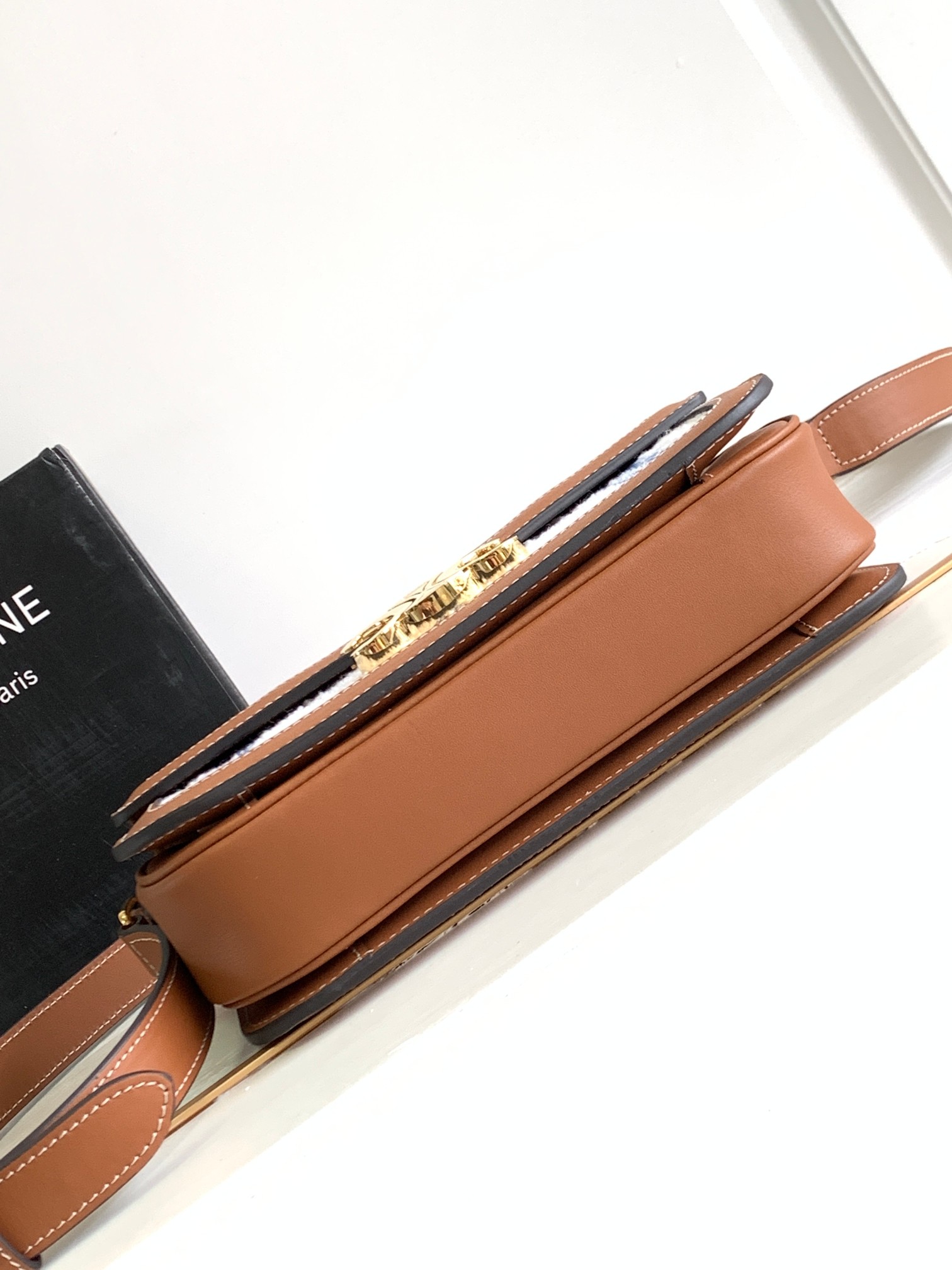 Ce**e classique triomphe bag