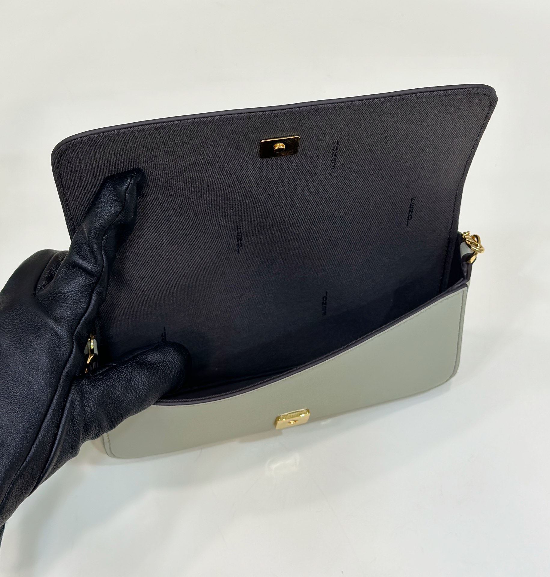 F**di F**digraphy wallet on chain