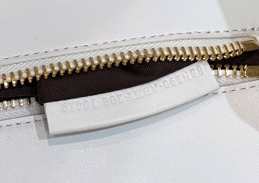F**di peekaboo medium bag