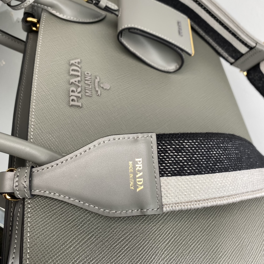 pra*a monoCh*0me medium saffiano bag