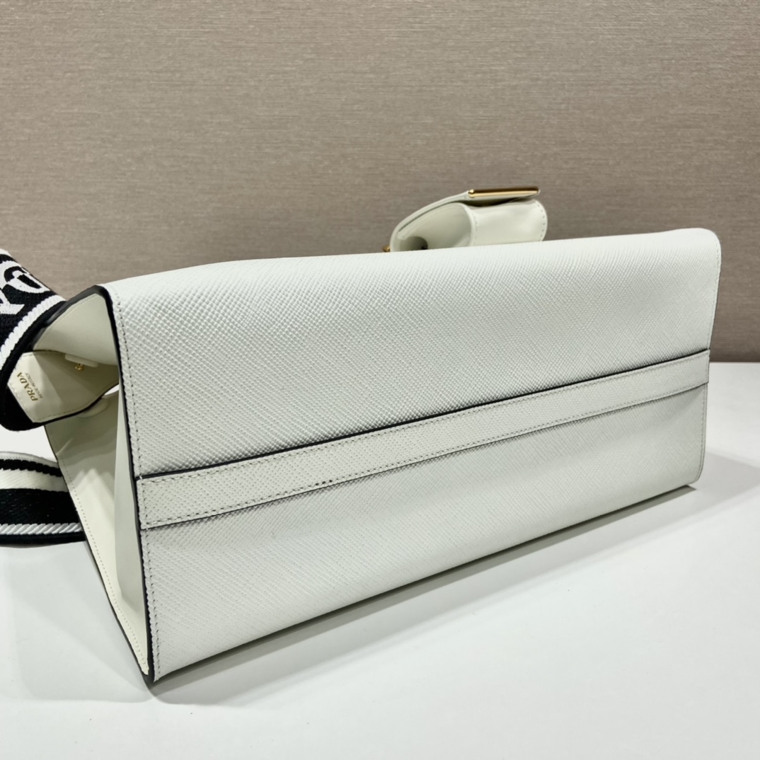 pra*a monoCh*0me medium saffiano bag
