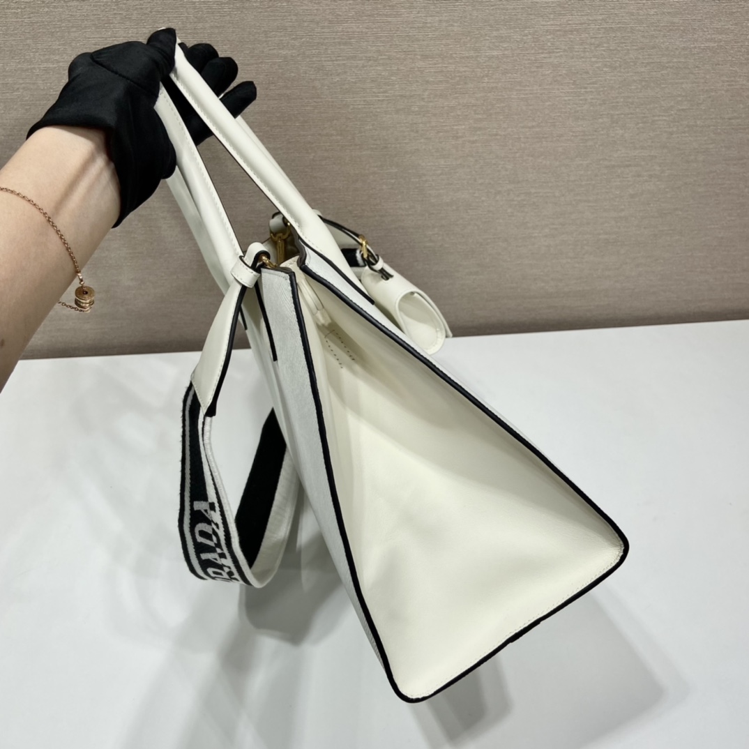 pra*a monoCh*0me medium saffiano bag