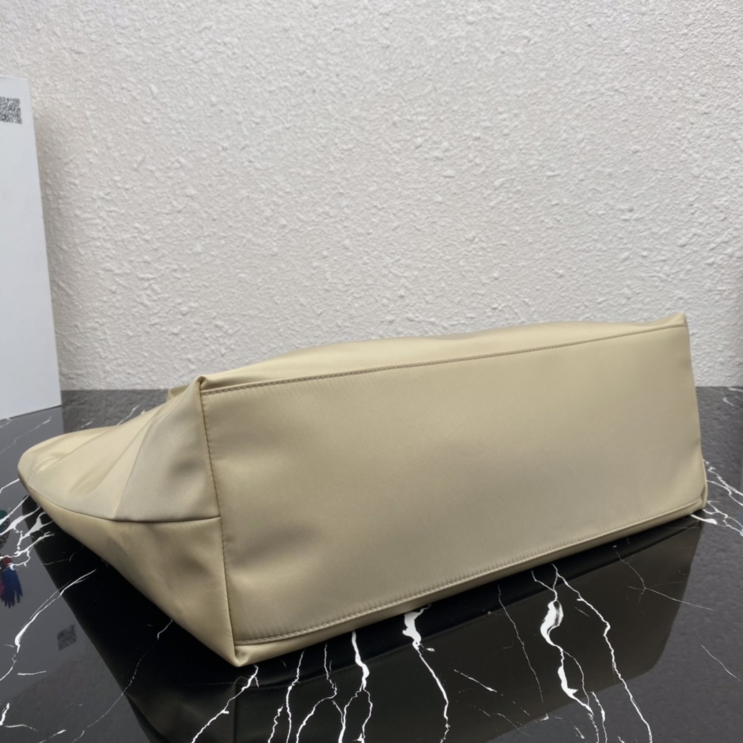 Pra*a re-nylon and saffiano leather tote bag