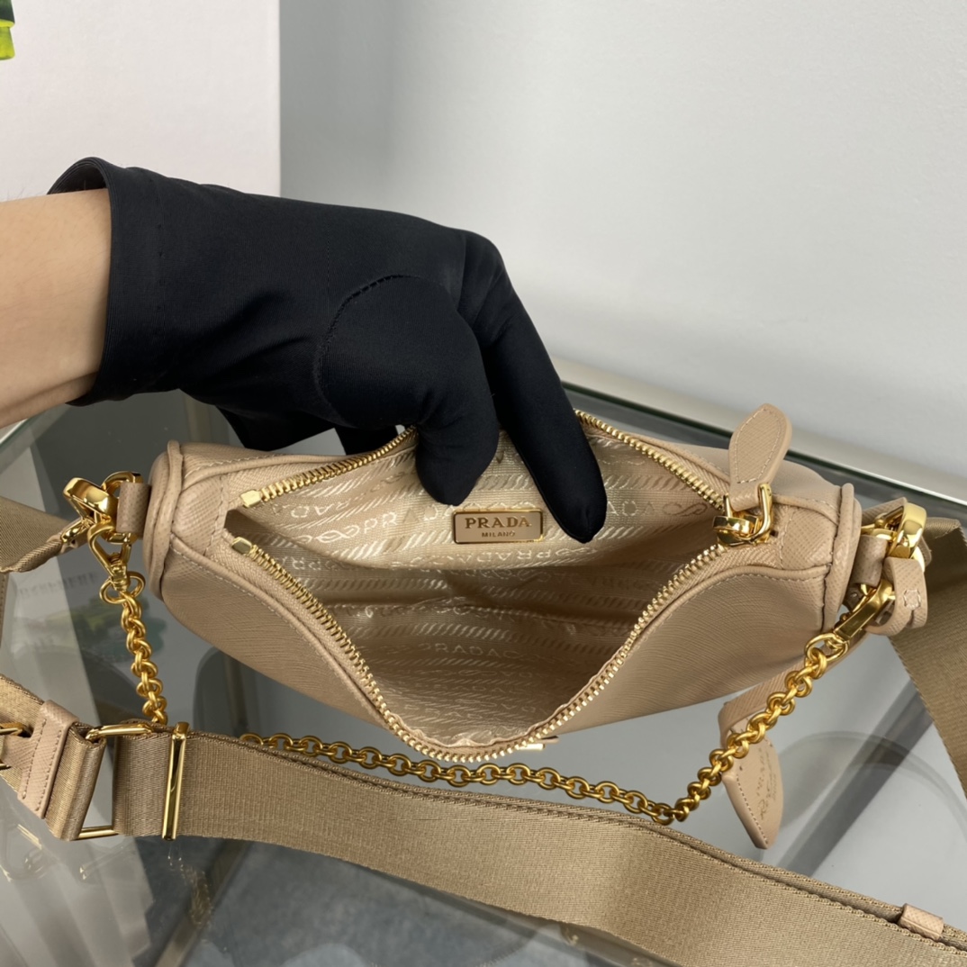 Pra*a re-edition 2005 saffiano leather bag