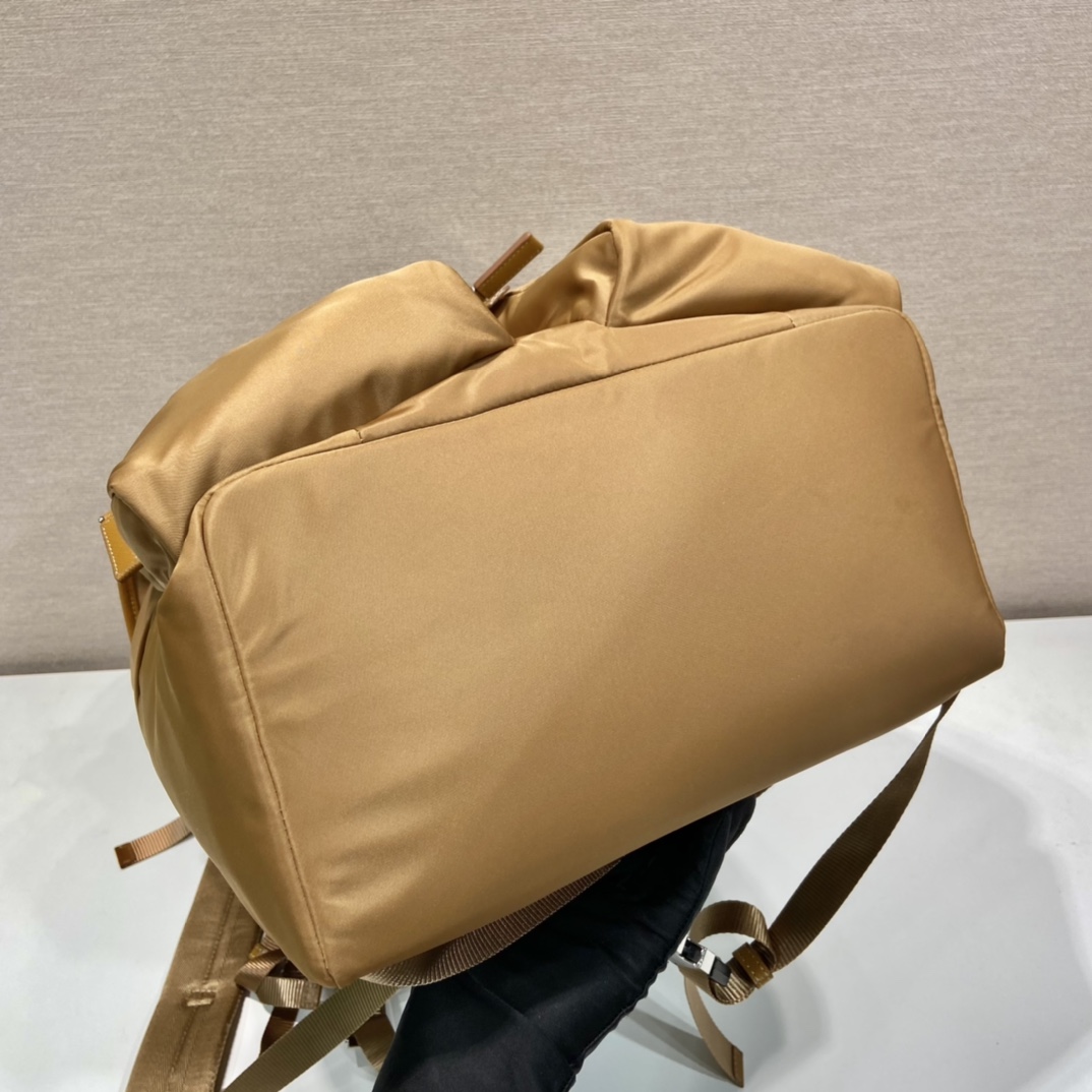 Pra*a  backpack