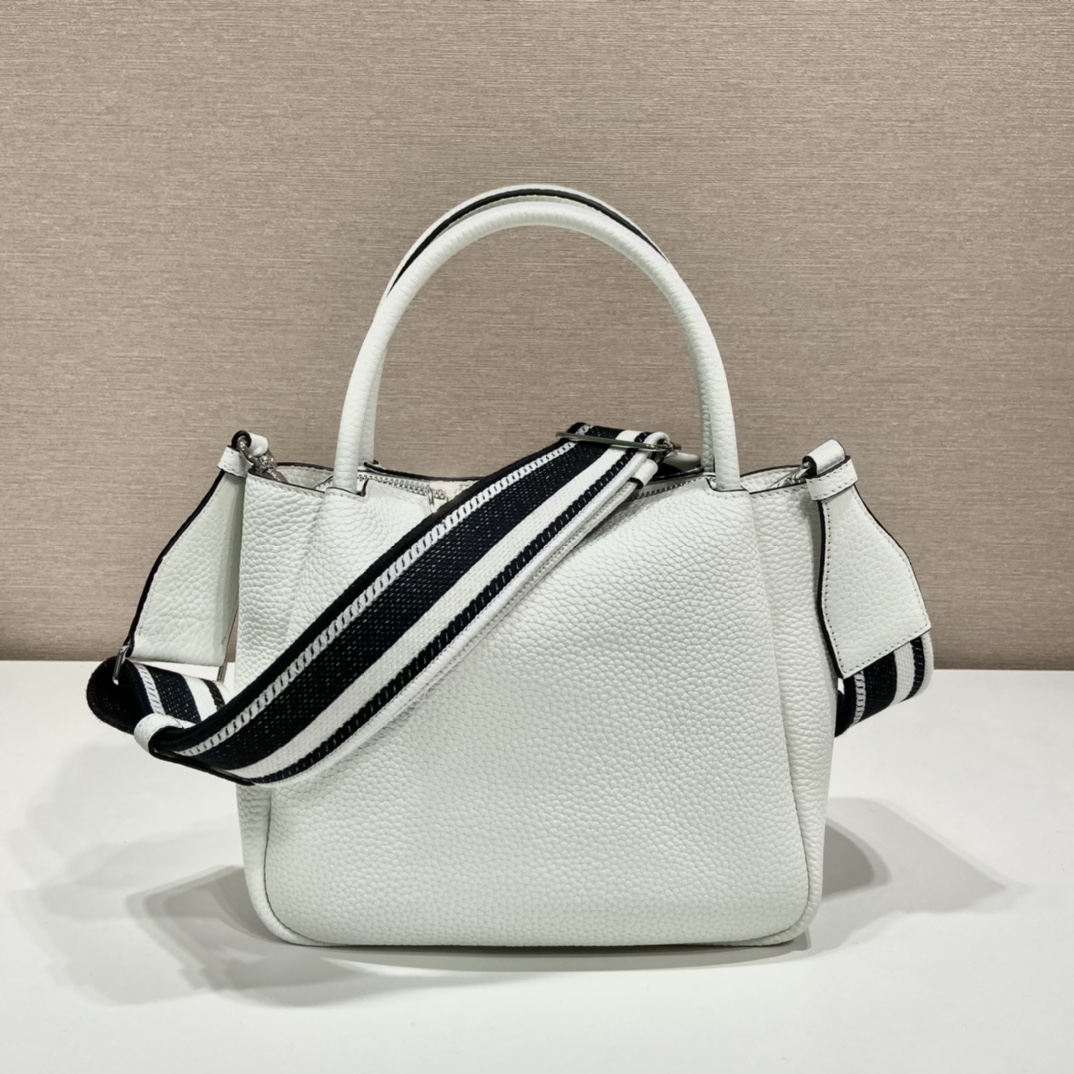 Pra*a small leather handbag