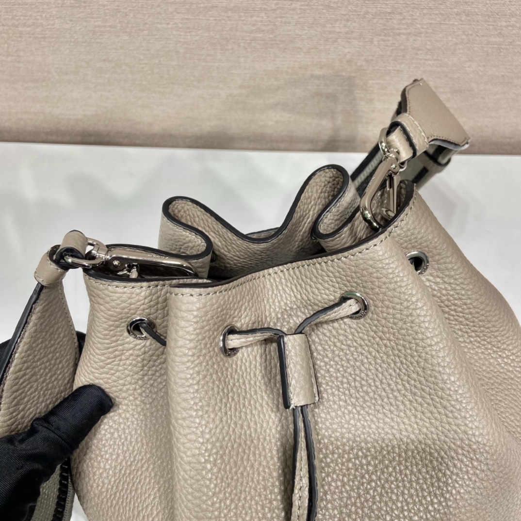 Pra*a leather bucket bag
