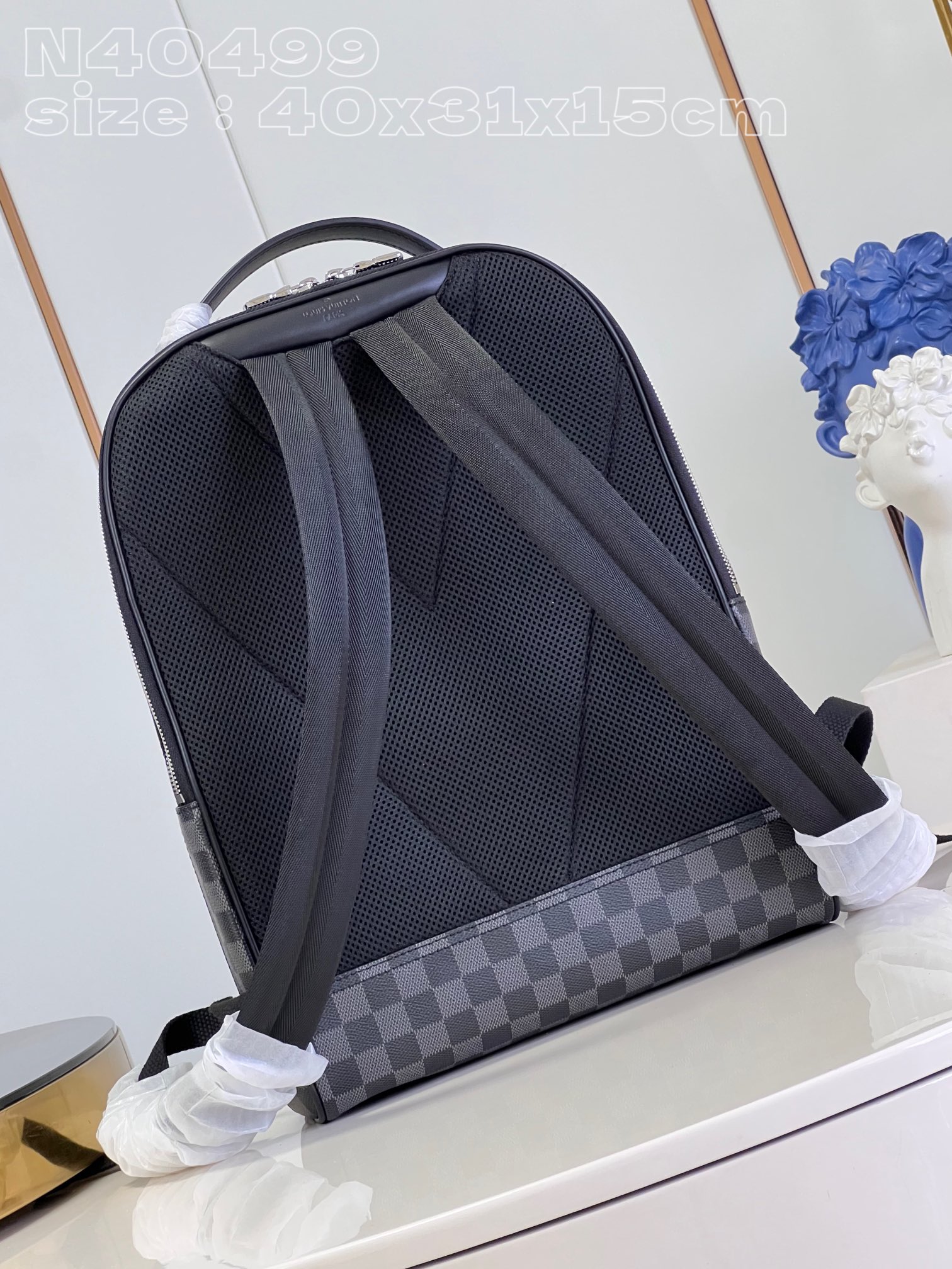 l**is V*t*n avenue backpack