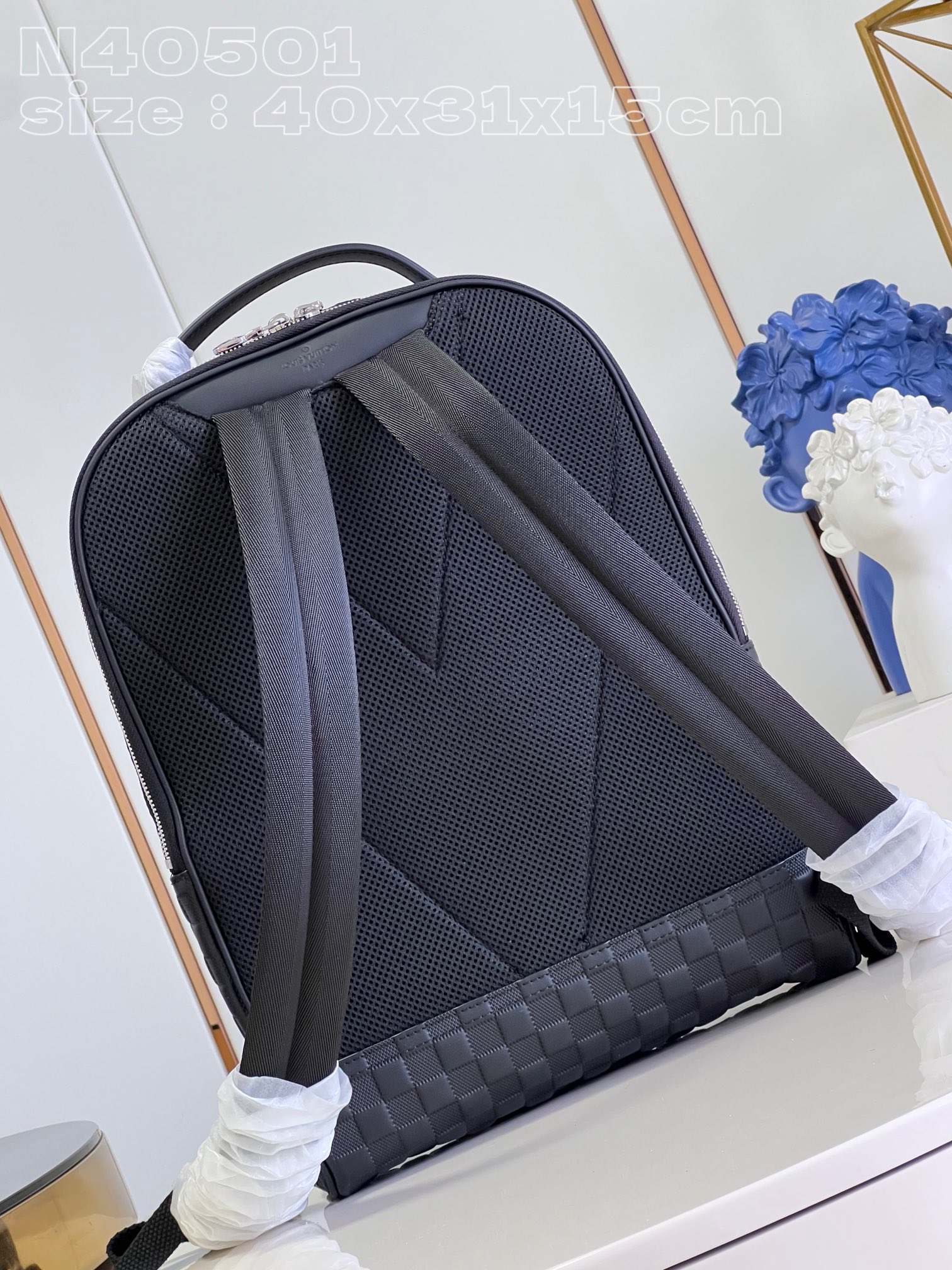 l**is V*t*n avenue backpack