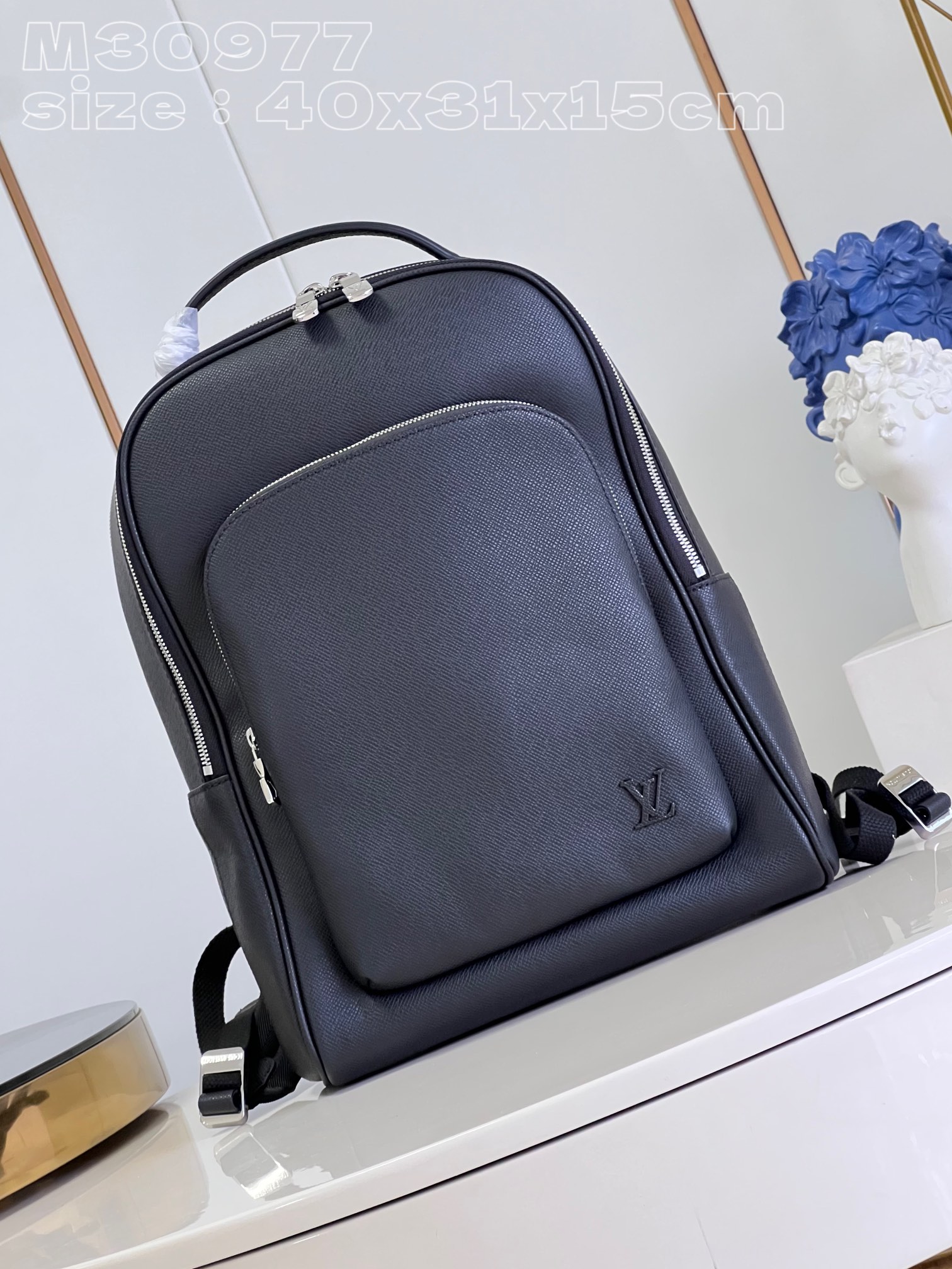l**is V*t*n avenue backpack