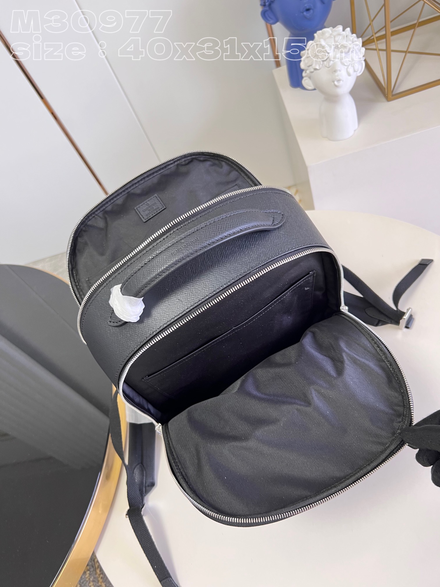 l**is V*t*n avenue backpack
