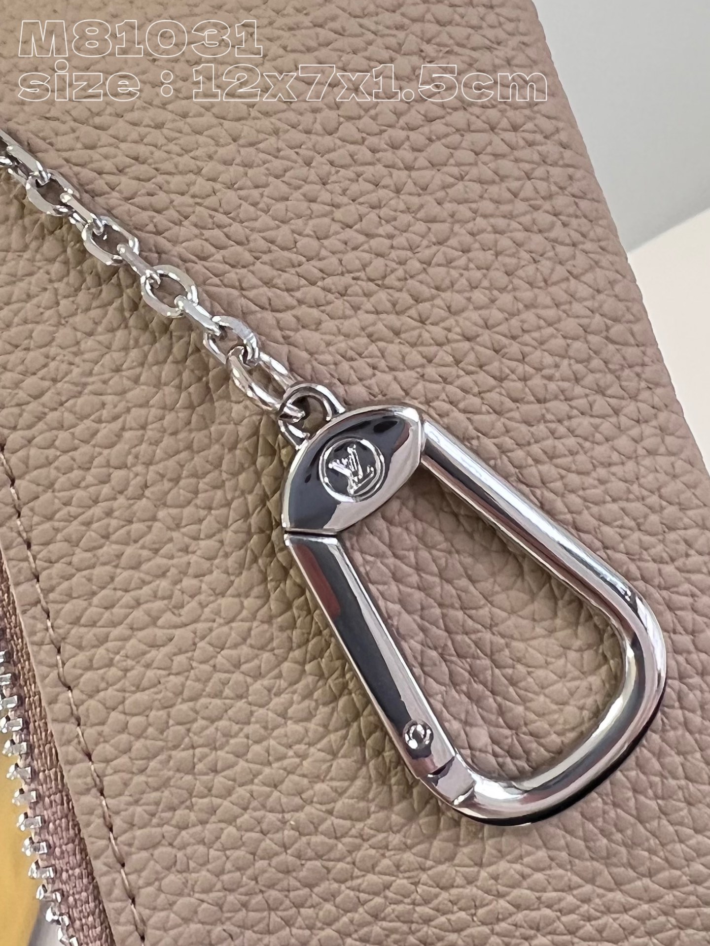 l**is V*t*n key pouch