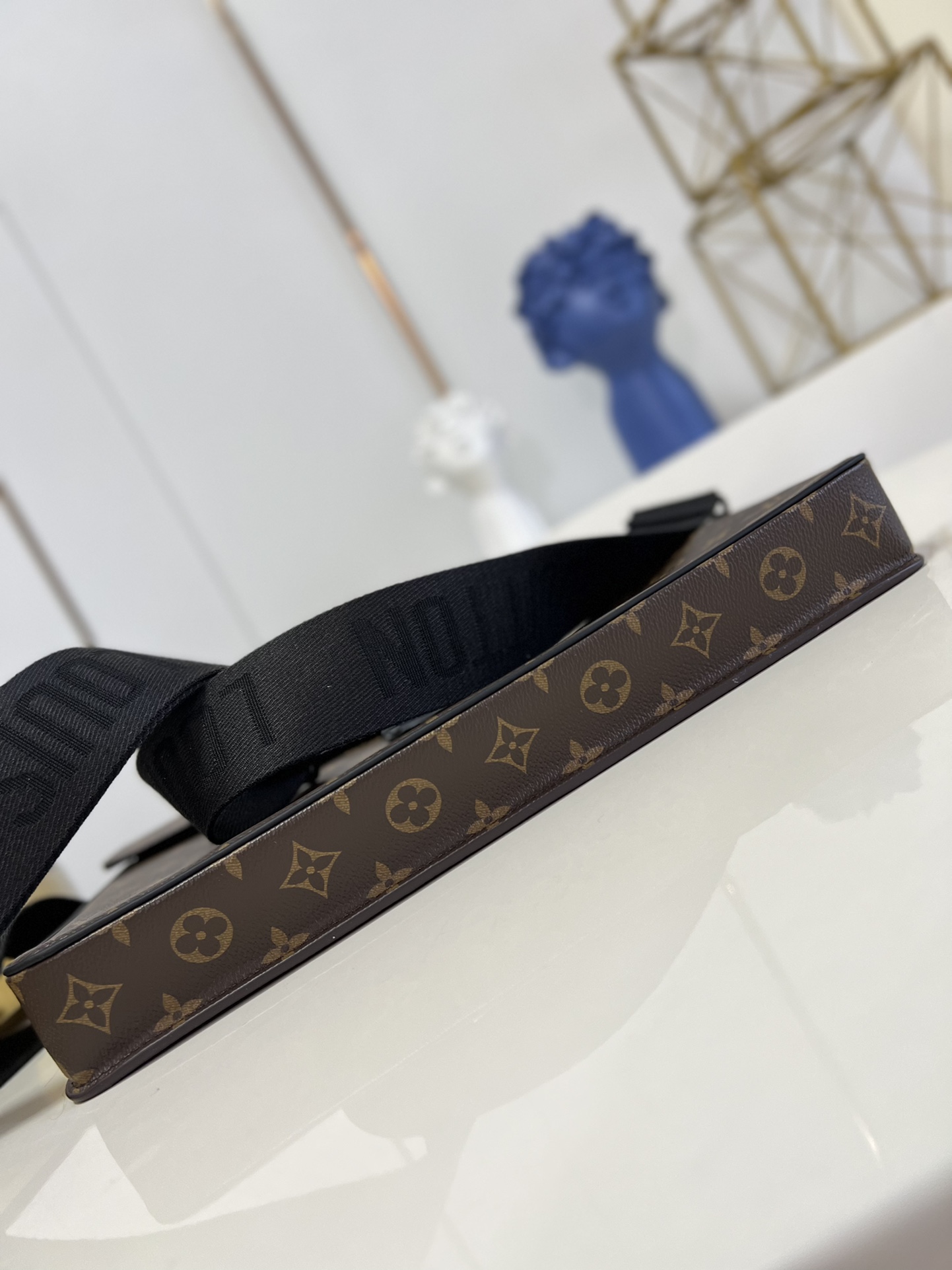 l**is V*t*n s lock briefcase