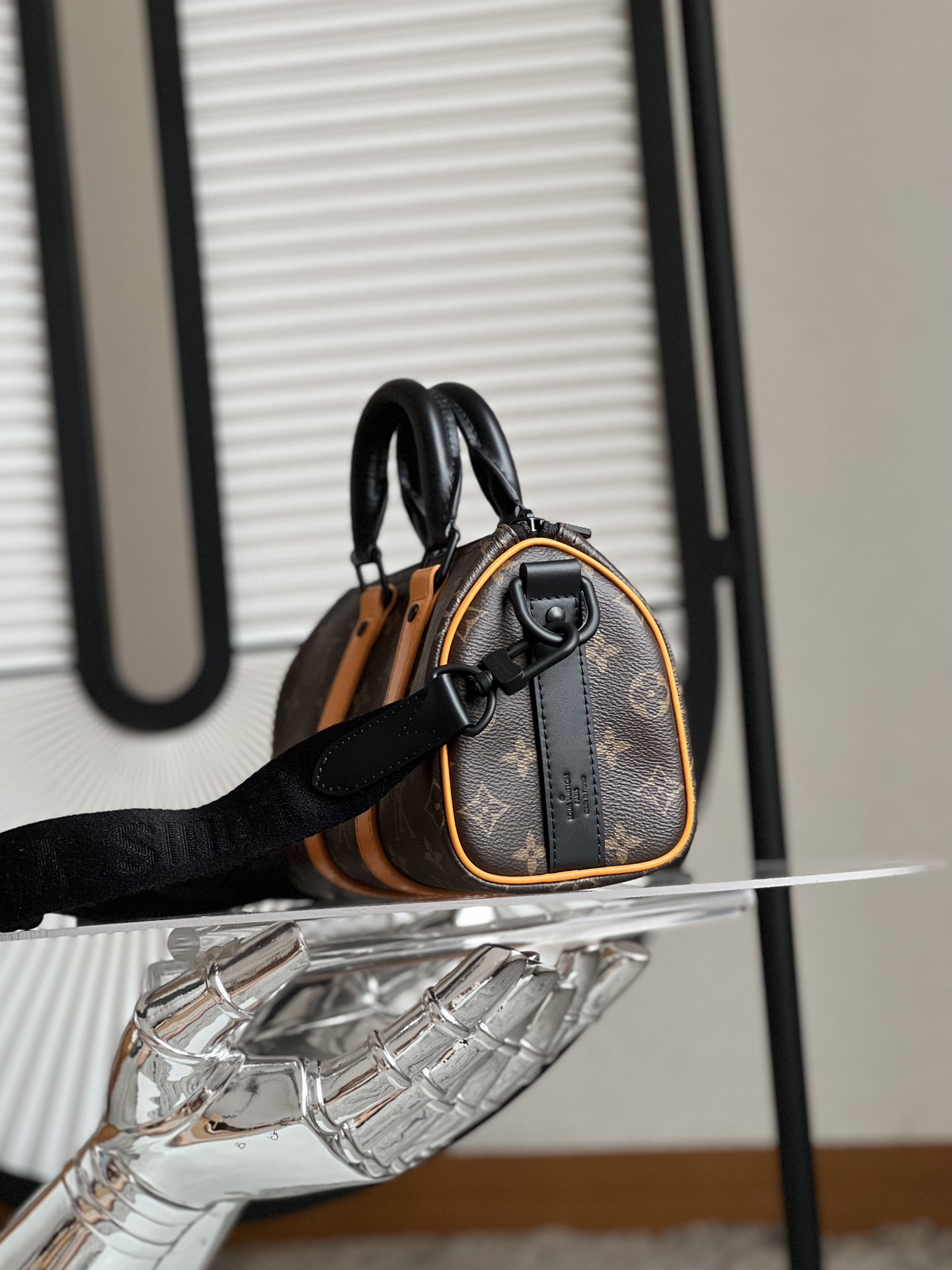 l**is V*t*n keepall bandoulière 25