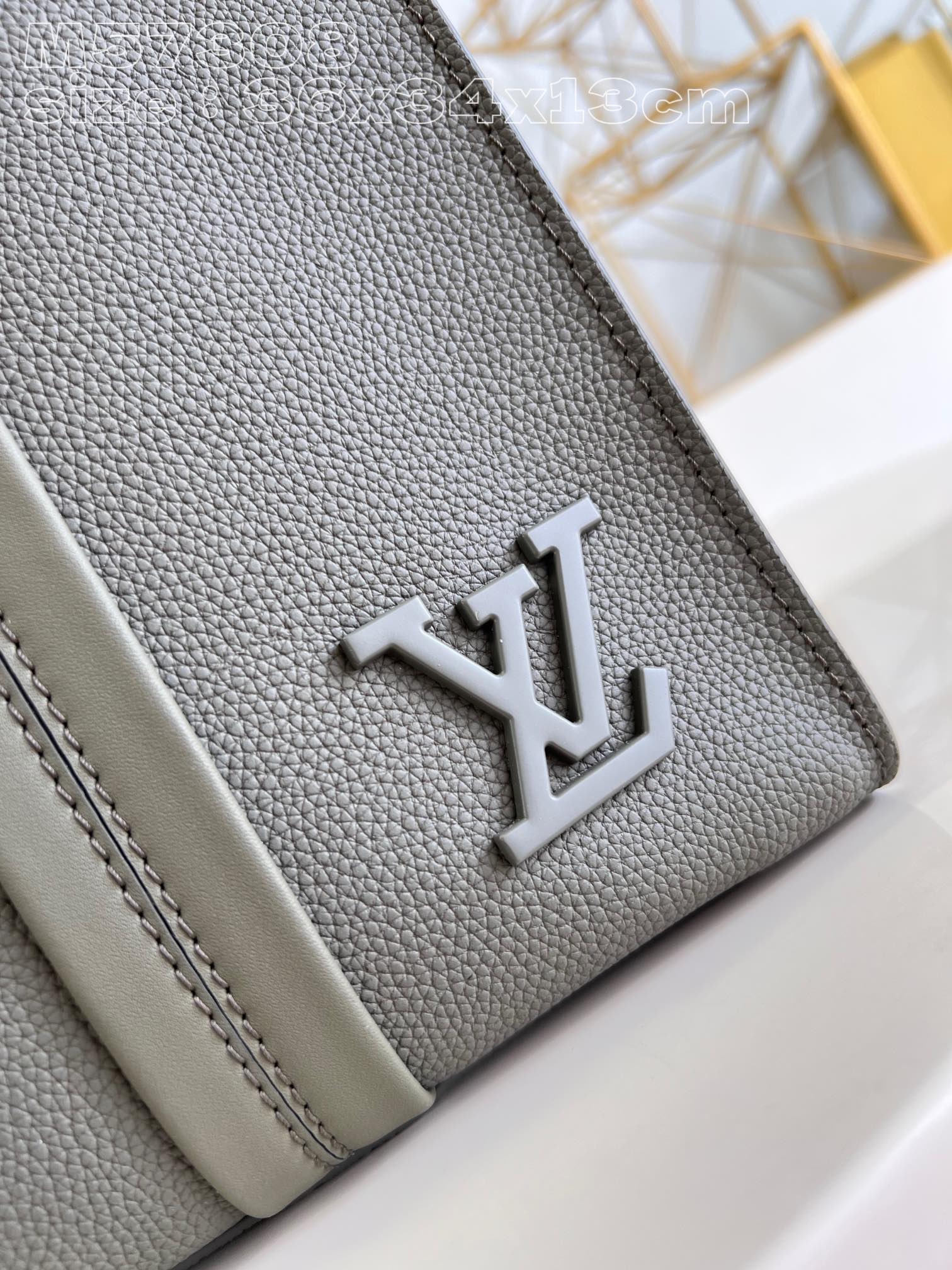 l**is V*t*n takeoff tote