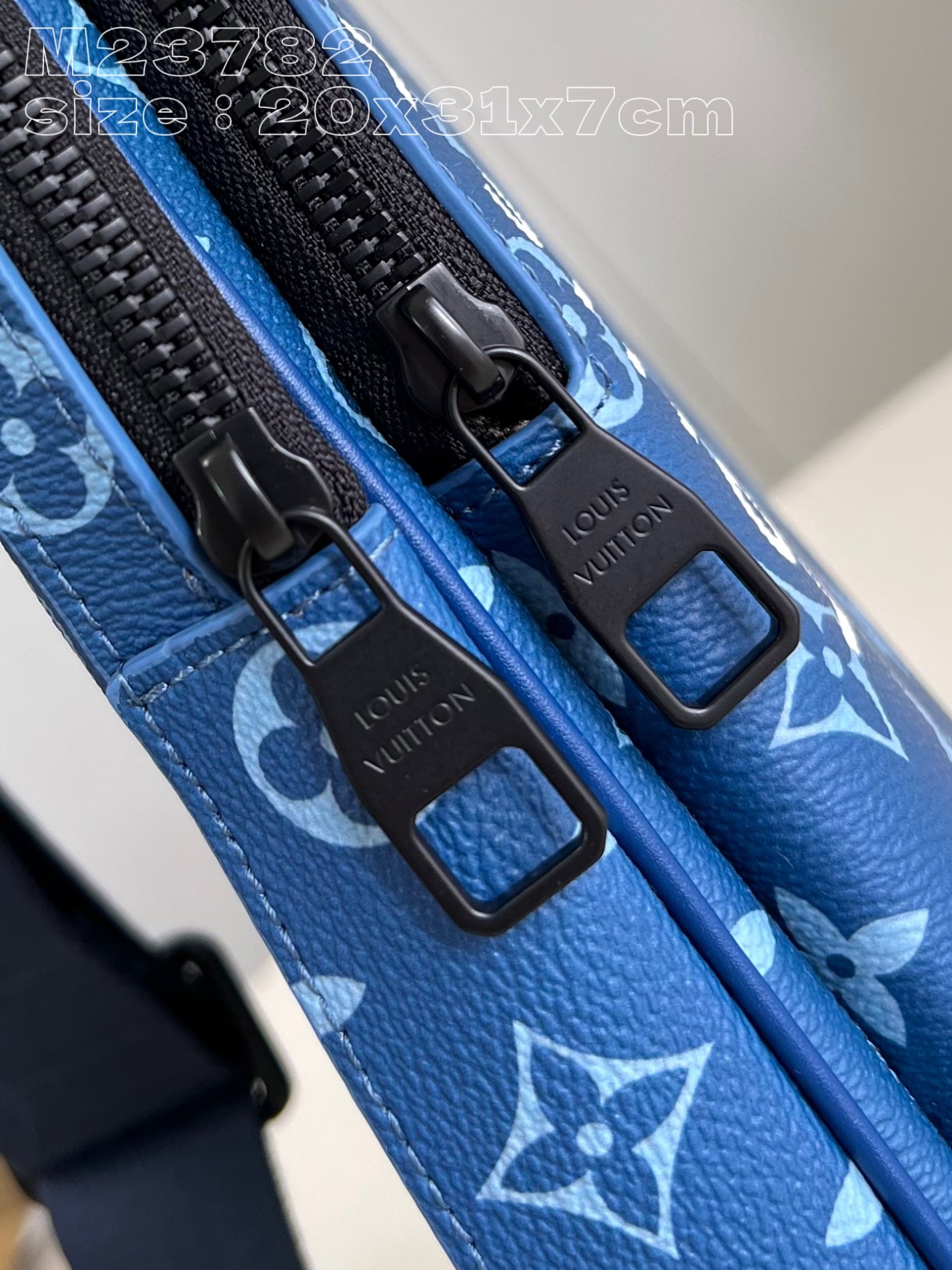 l**is V*t*n avenue slingbag nm