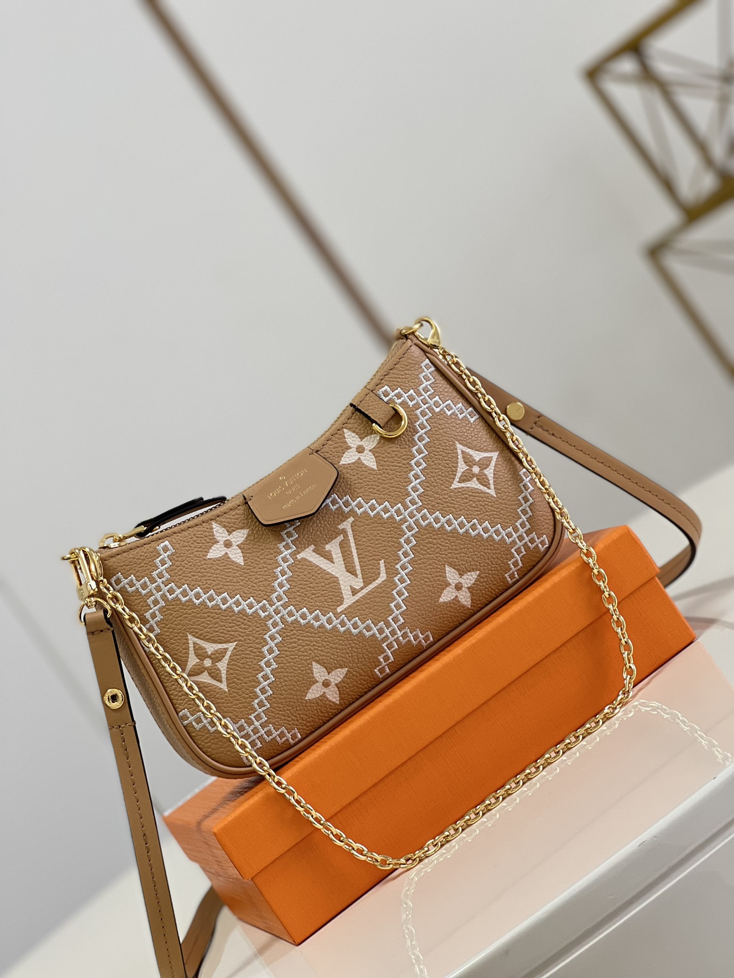 l**is V*t*n easy pouch on strap handbag