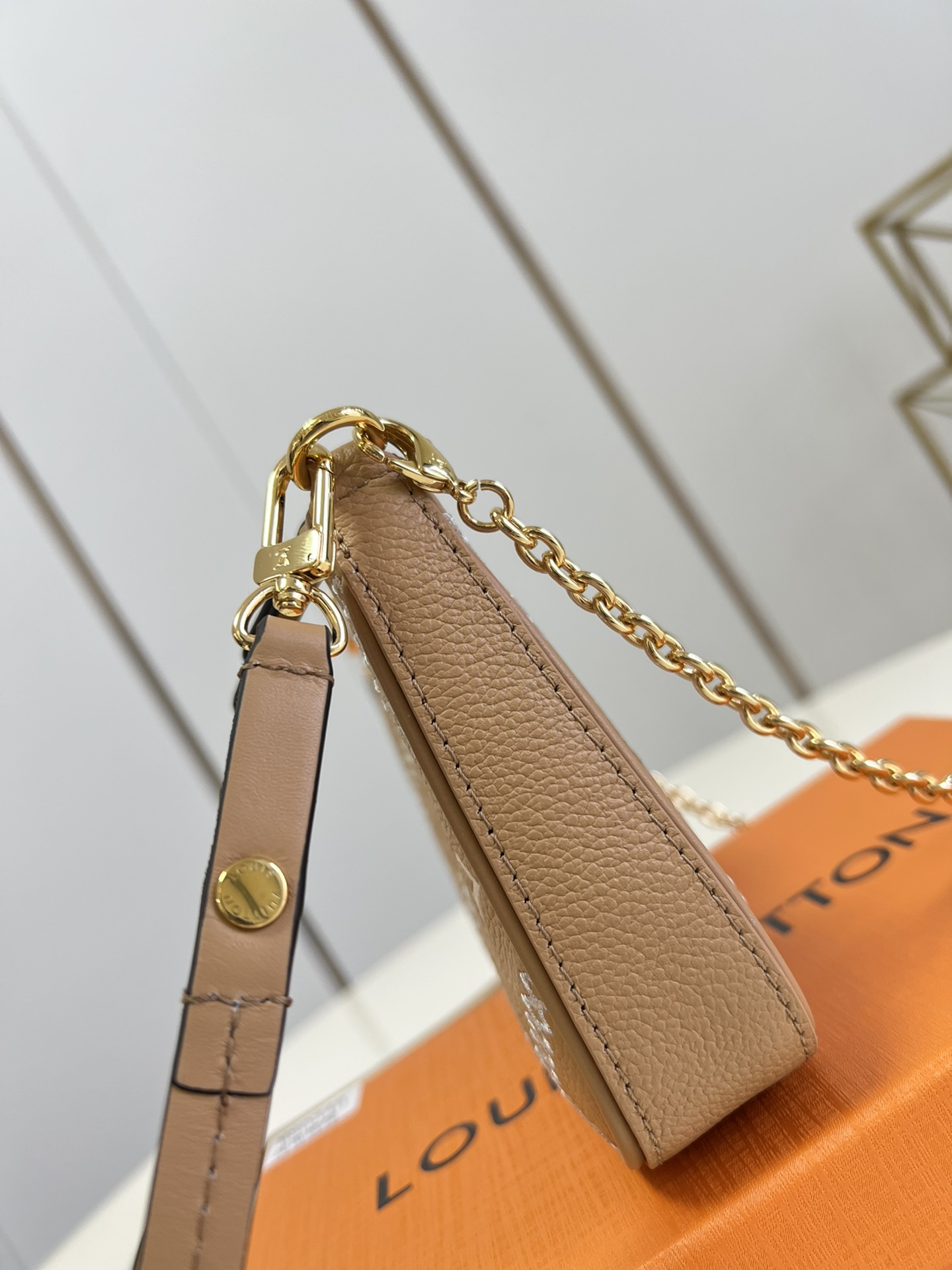 l**is V*t*n easy pouch on strap handbag
