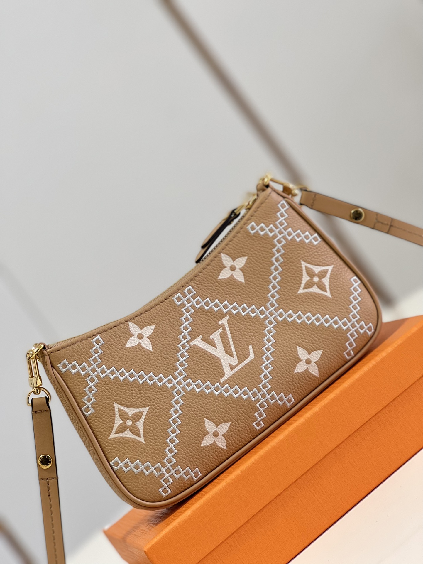 l**is V*t*n easy pouch on strap handbag
