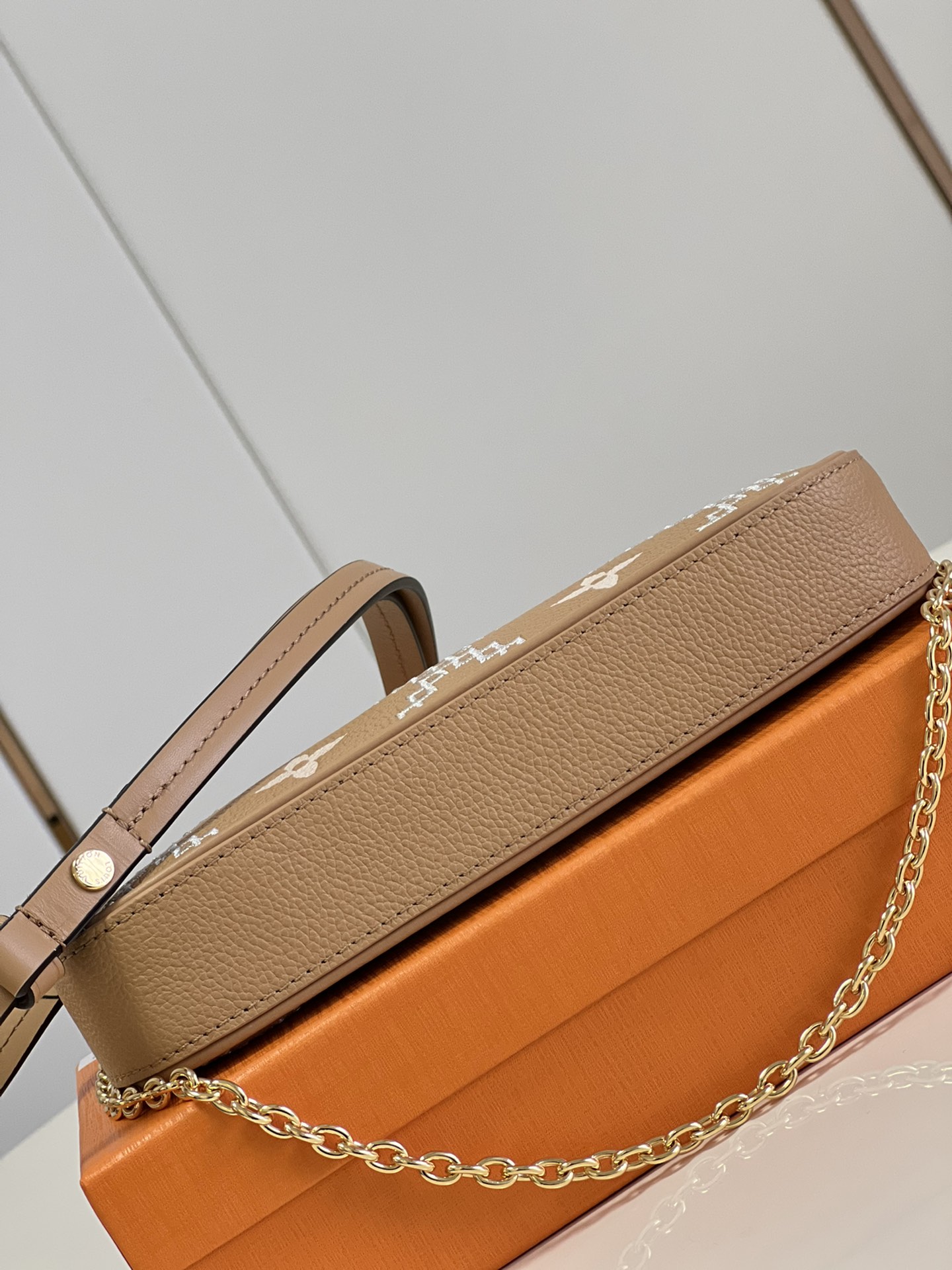 l**is V*t*n easy pouch on strap handbag