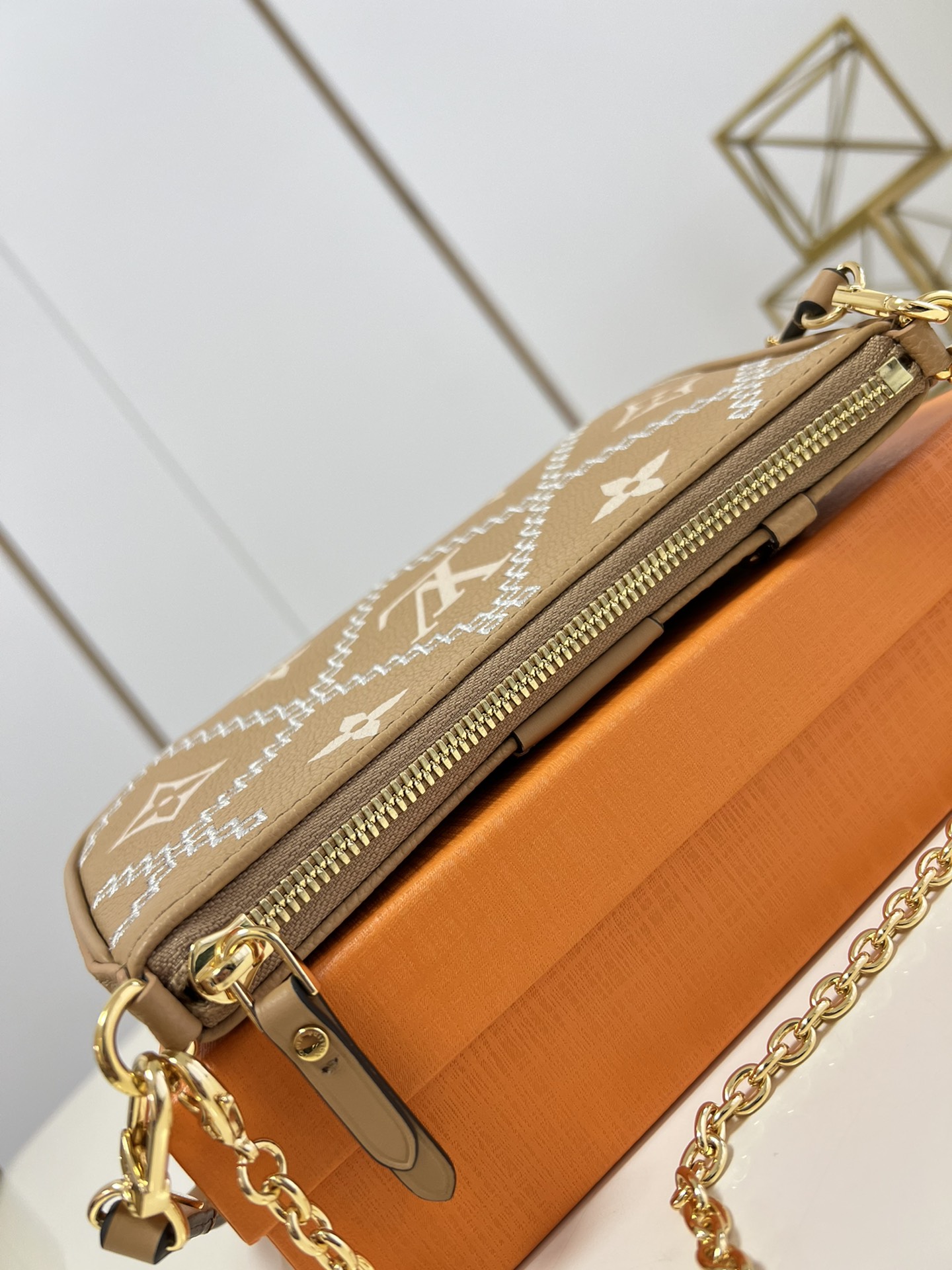 l**is V*t*n easy pouch on strap handbag