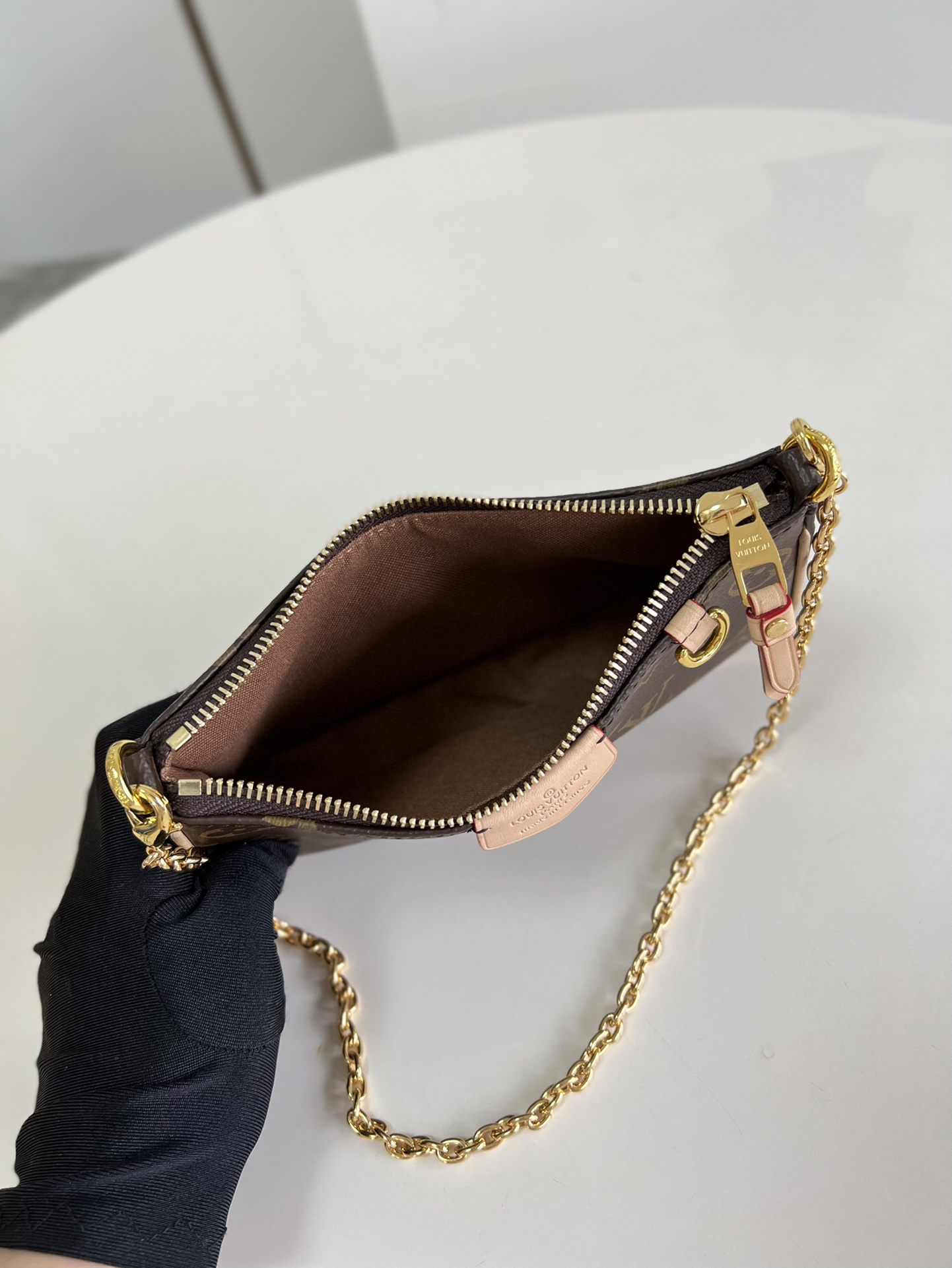 l**is V*t*n easy pouch on strap handbag