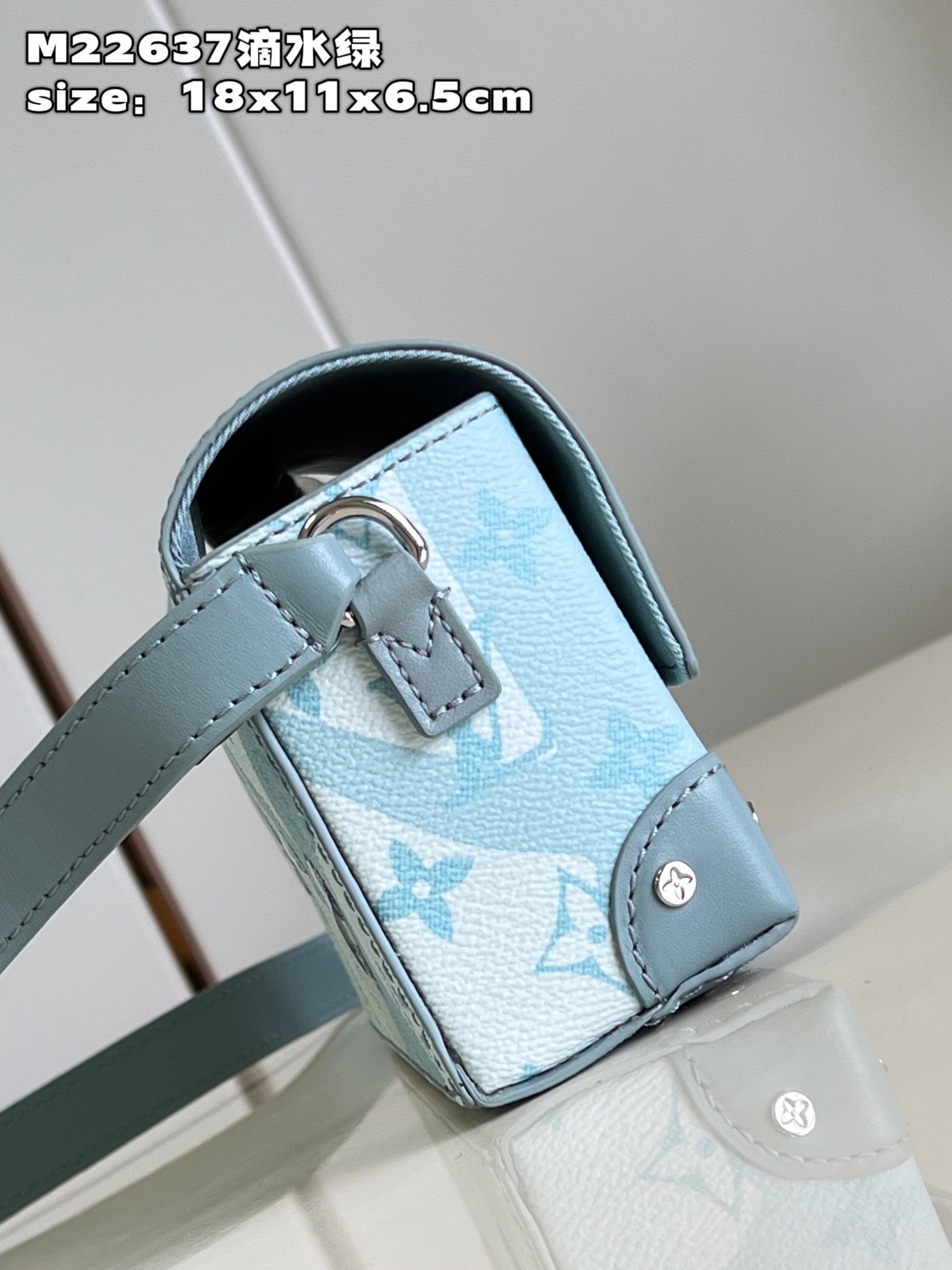 l**is V*t*n steamer wearable wallet