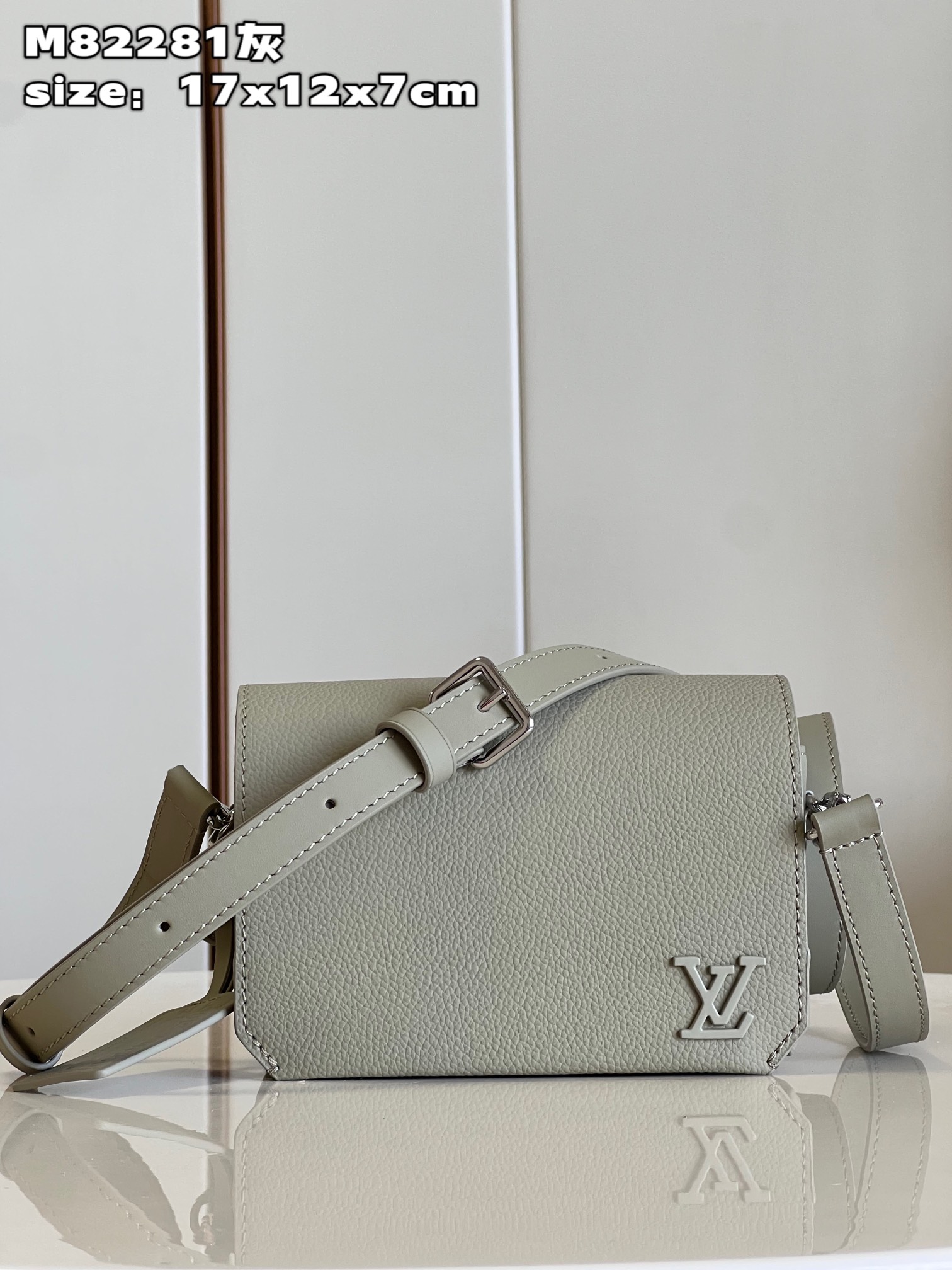 l**is V*t*n fastline wearable wallet