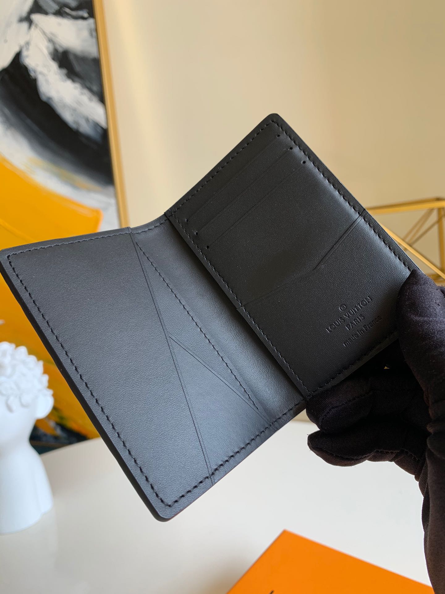l**is V*t*n wallet