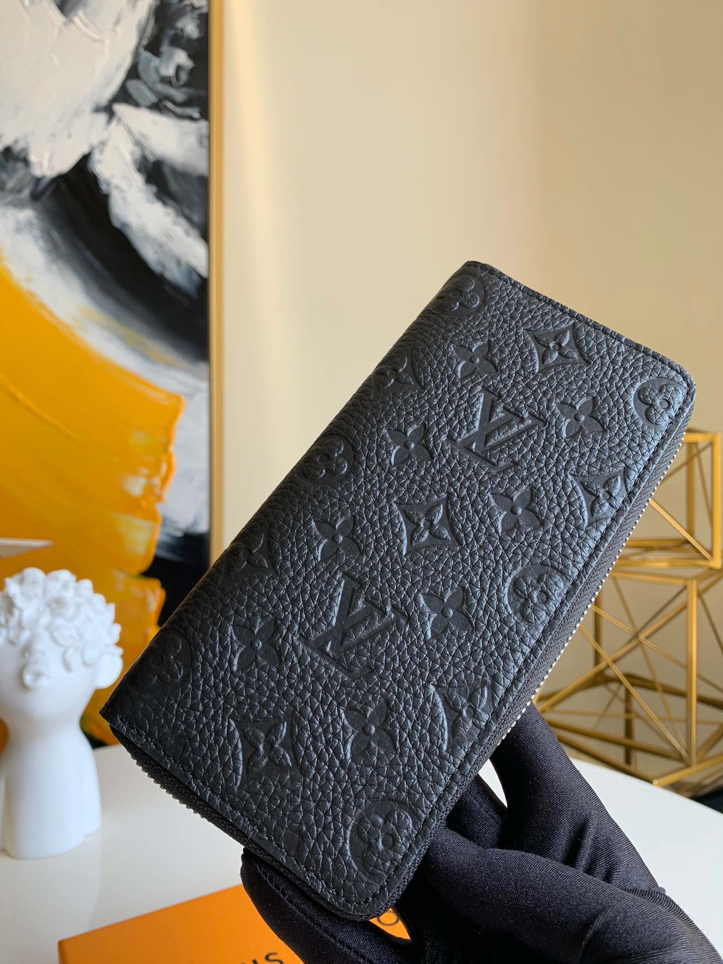 l**is V*t*n zippy vertical wallet