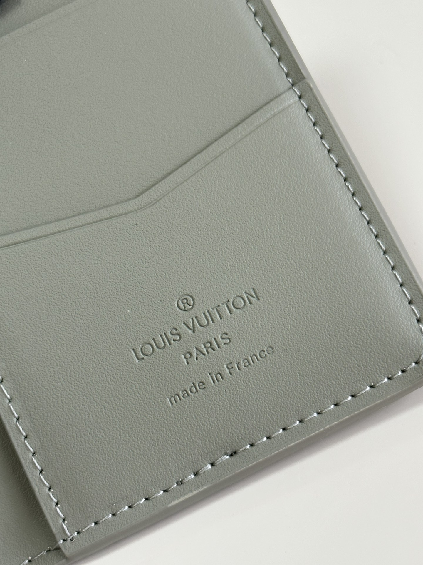 l**is V*t*n pocket organizer