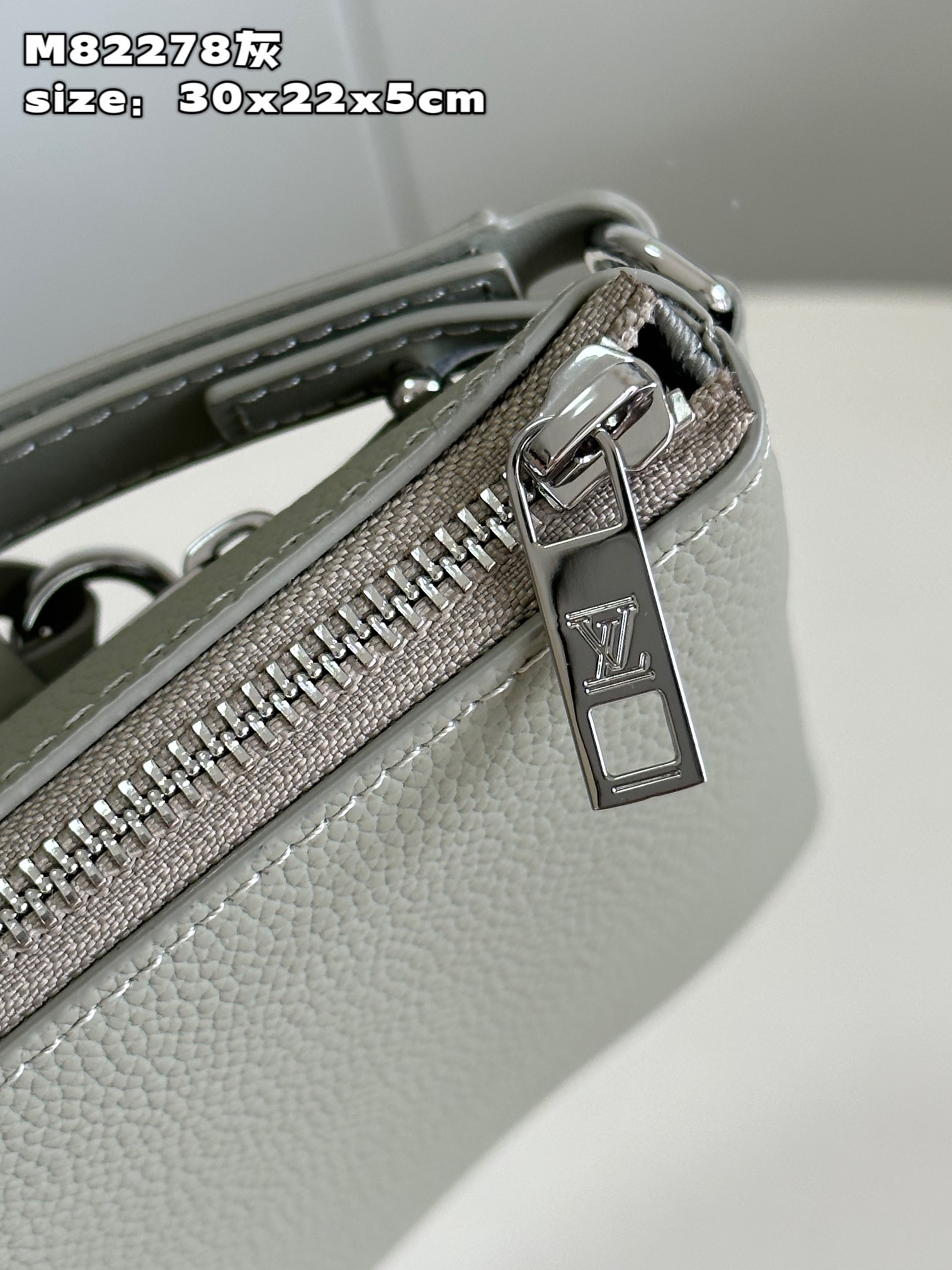 l**is V*t*n takeoff handbag