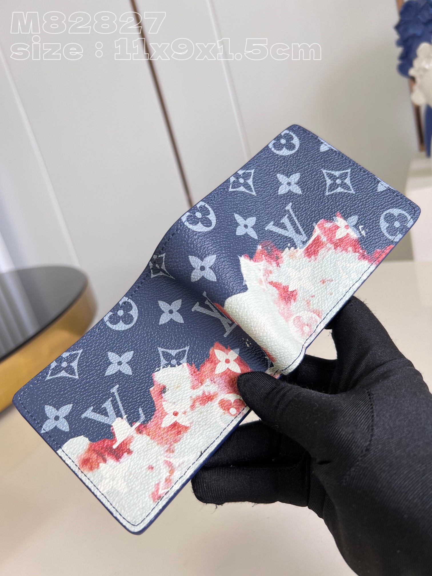 l**is V*t*n wallet