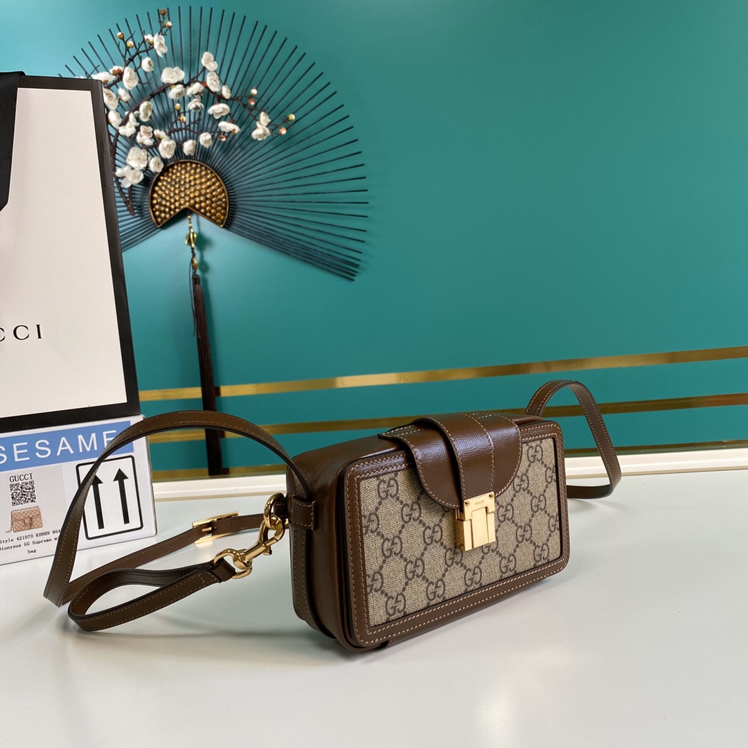 G*u*i gg mini bag with clasp closure