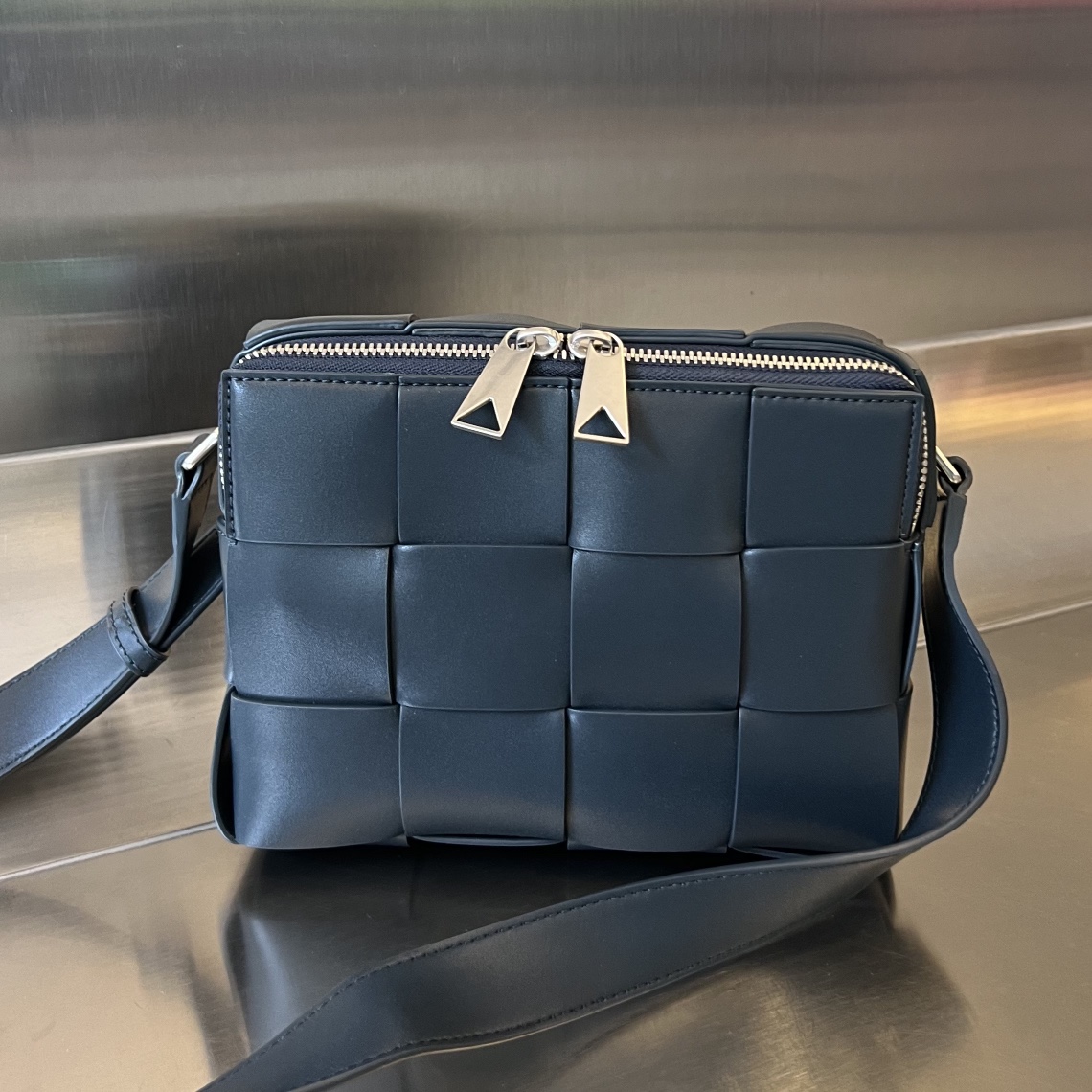 bo*te*ga Ve*ne*ta cassette camera bag