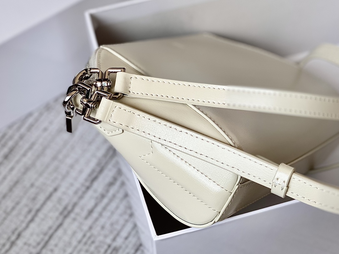 Givenchy XS Antigona Bag