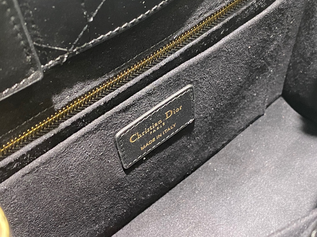 small D*or book tote