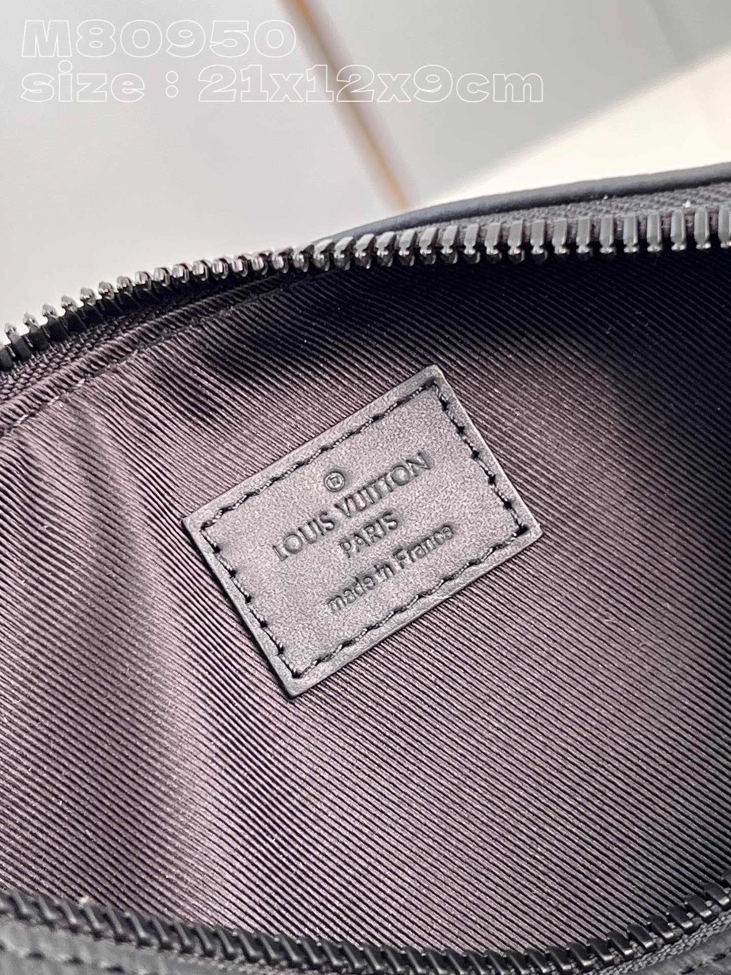 l**is V*t*n keepall xs bag