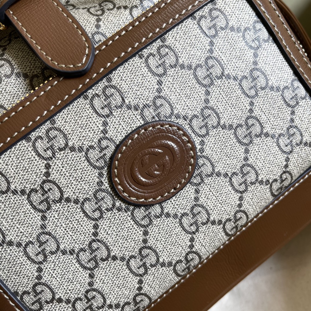 G*u*i backpack with interlocking g