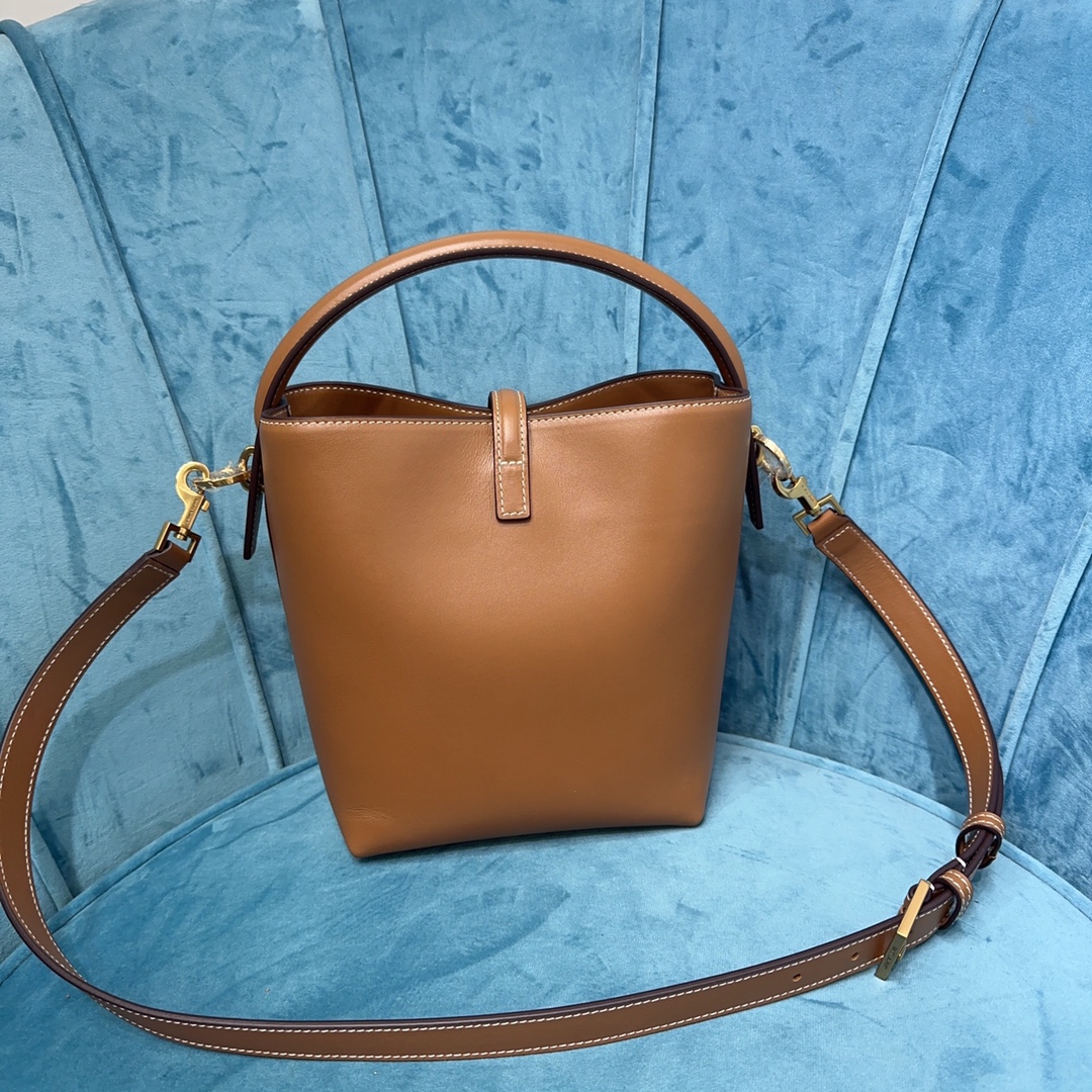 Y51 le 37 small in shiny leather