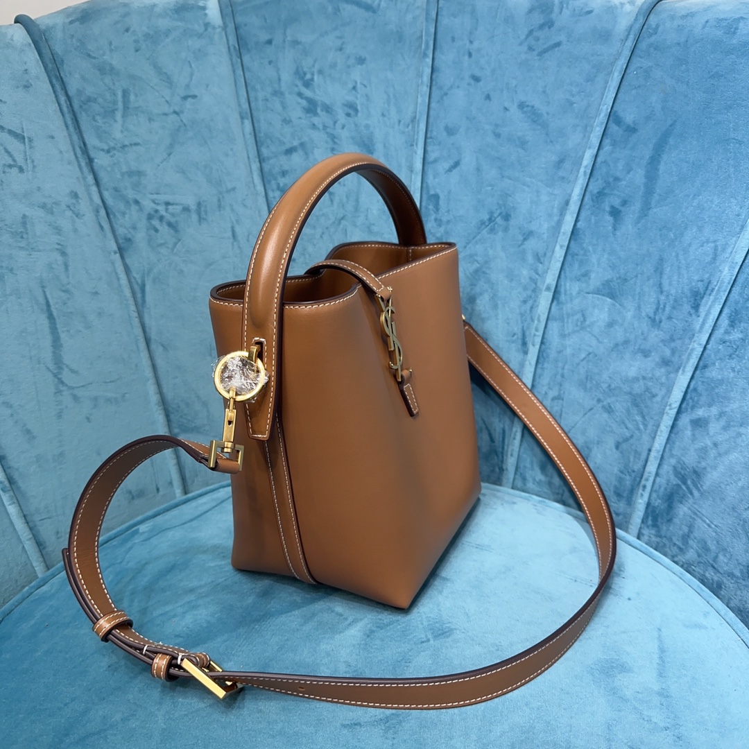 Y51 le 37 small in shiny leather
