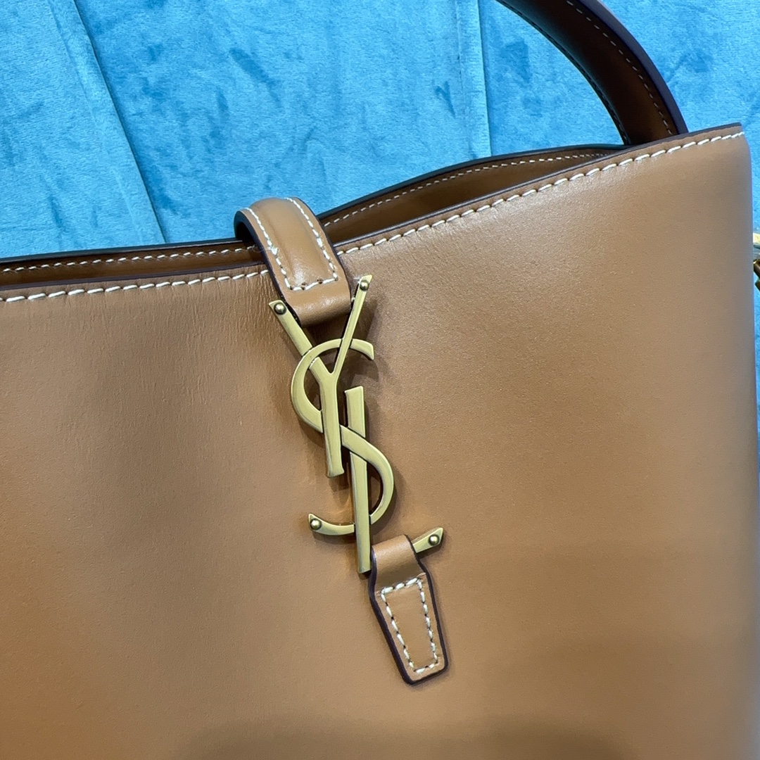 Y51 le 37 small in shiny leather