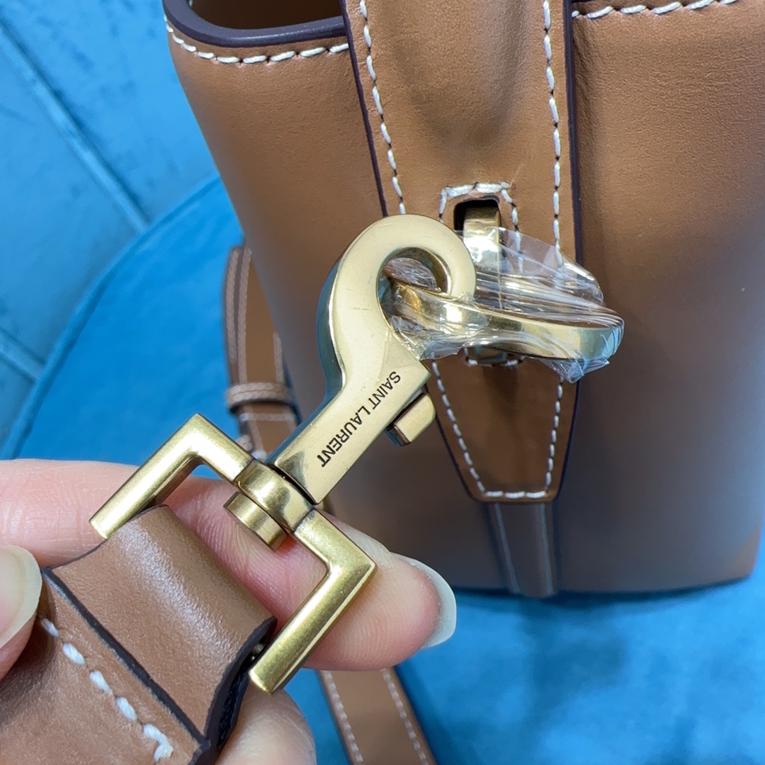 Y51 le 37 small in shiny leather