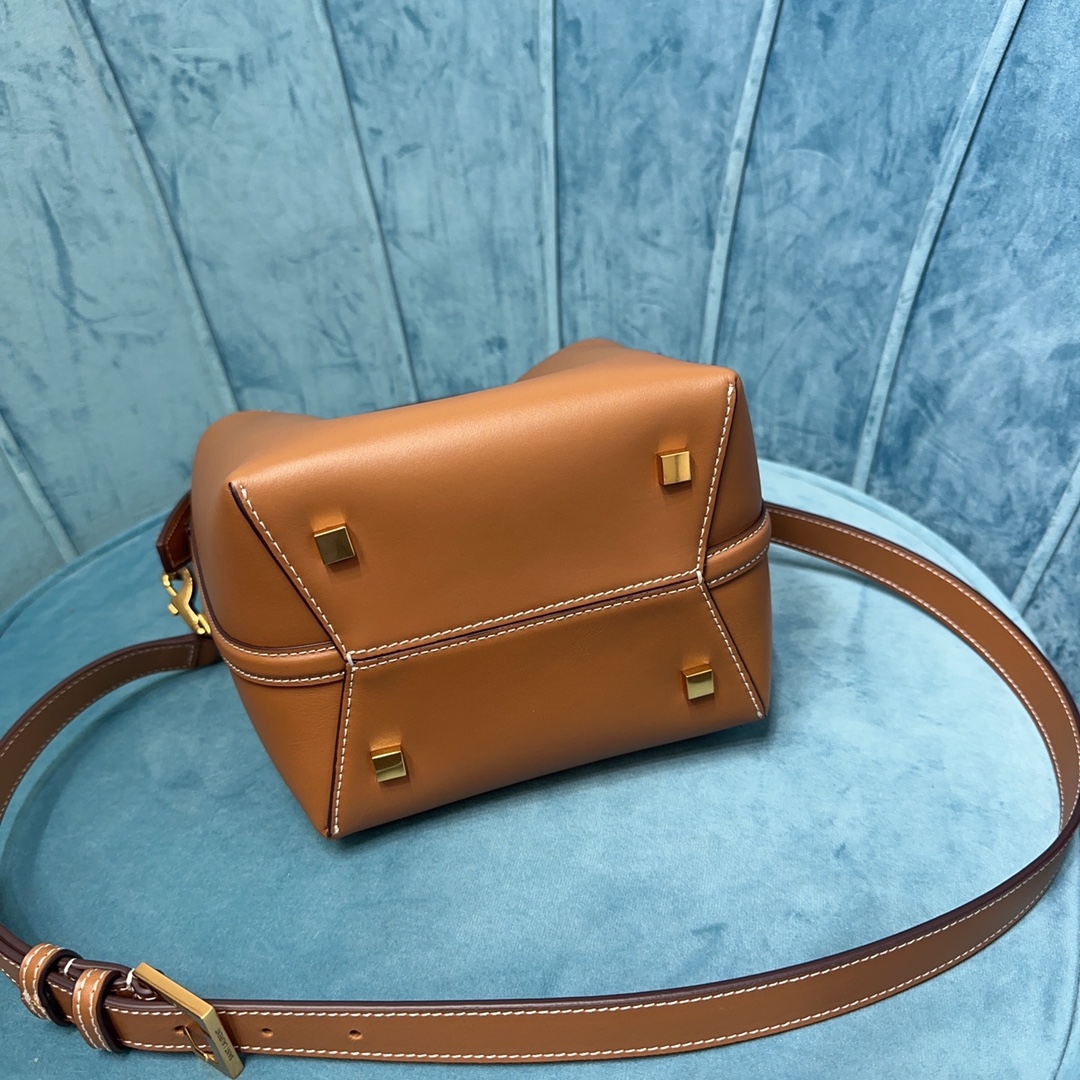 Y51 le 37 small in shiny leather