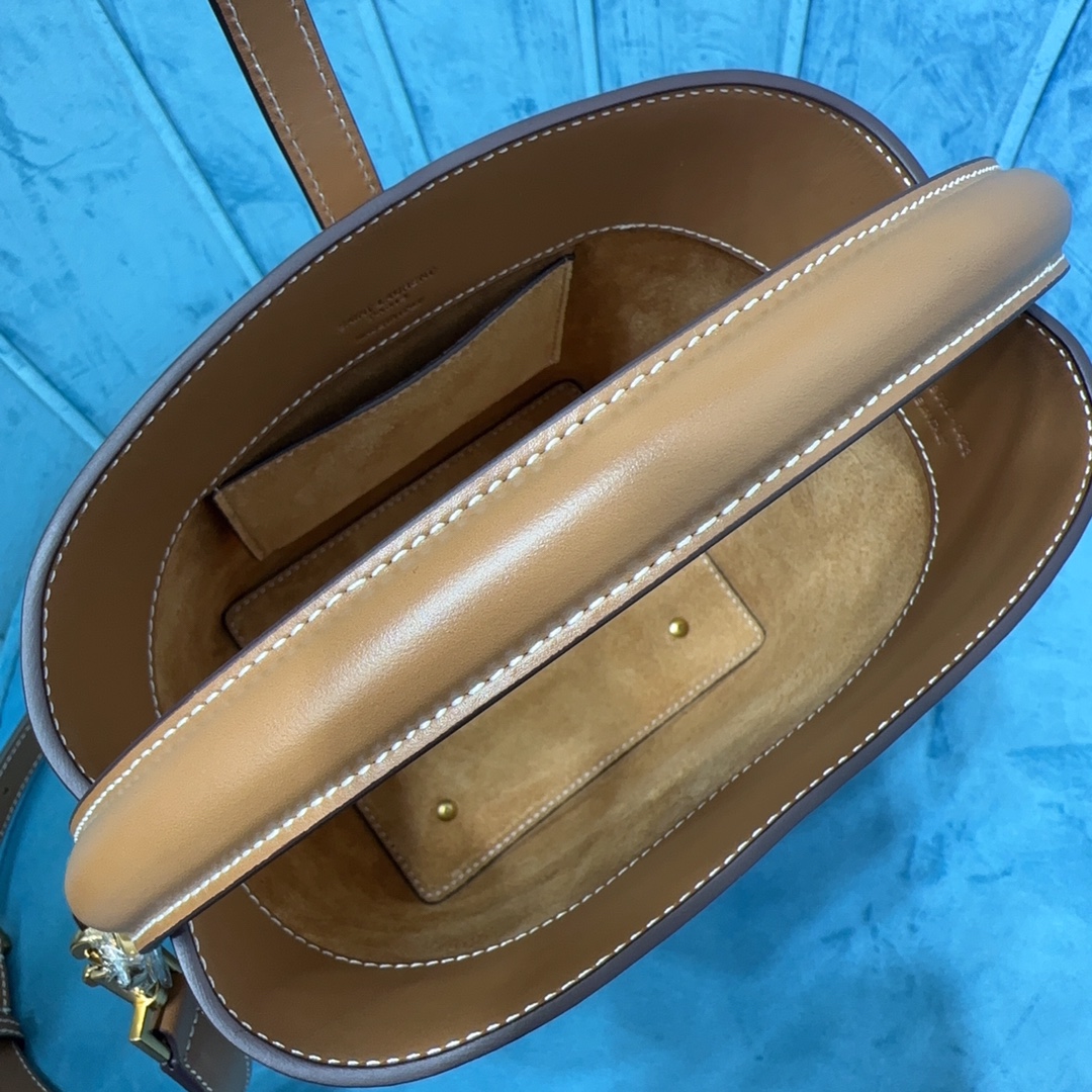 Y51 le 37 small in shiny leather