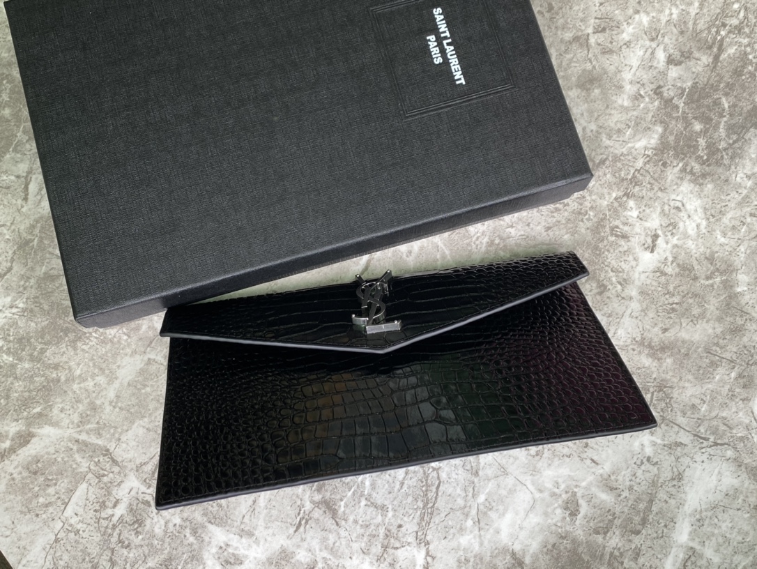 YSL Uptown
