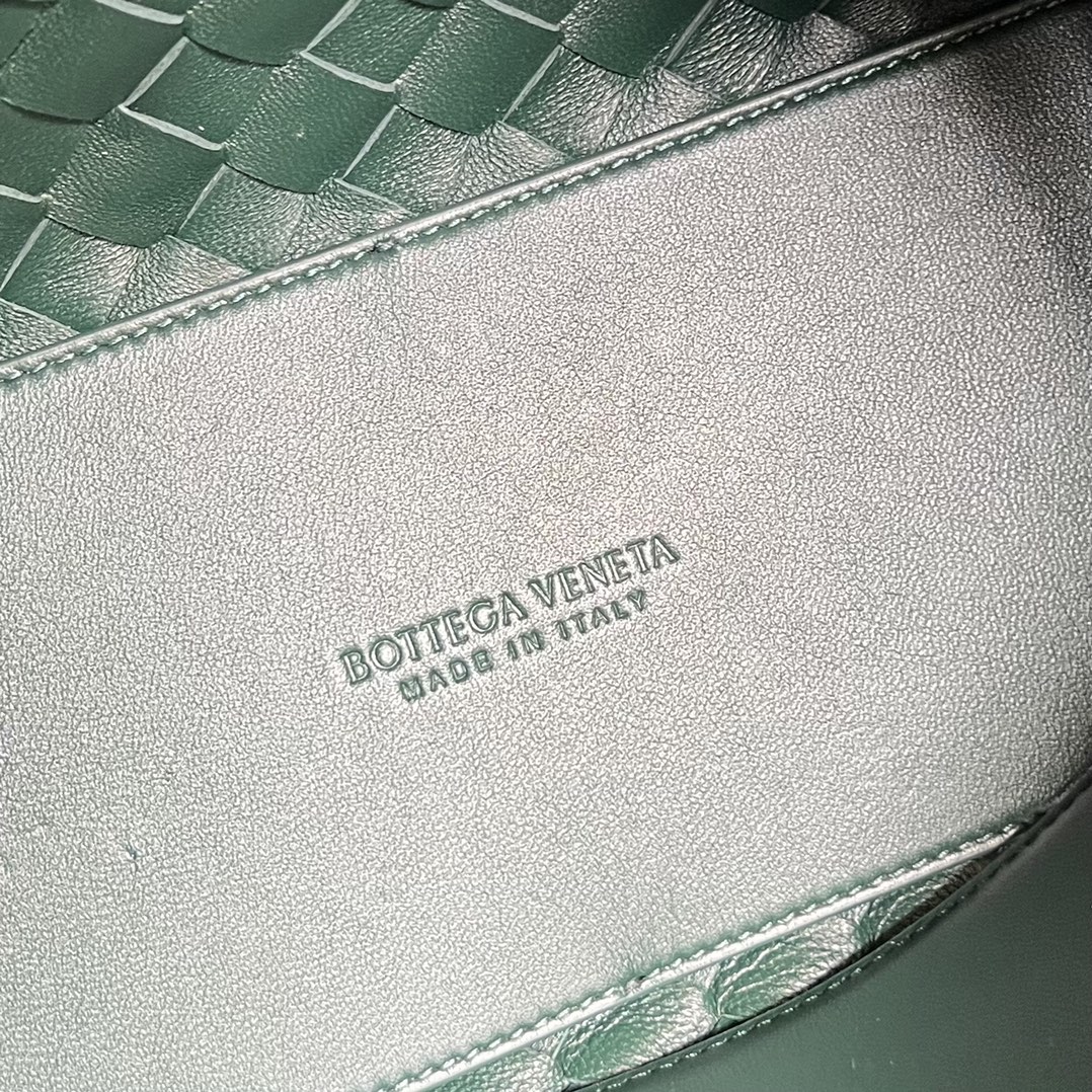 bo*te*ga Ve*ne*ta medium andiamo bag