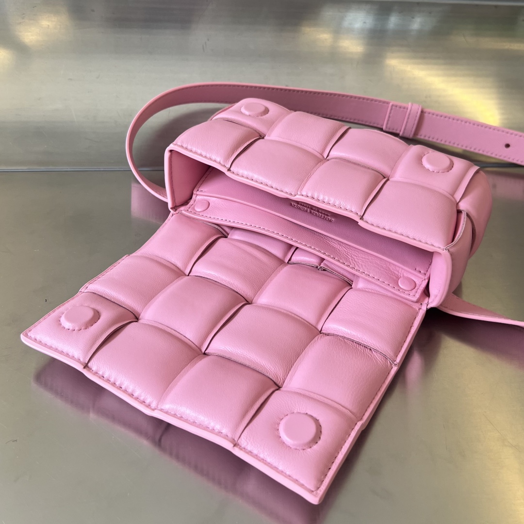 bottga Ve*ne*ta mini cassette bag