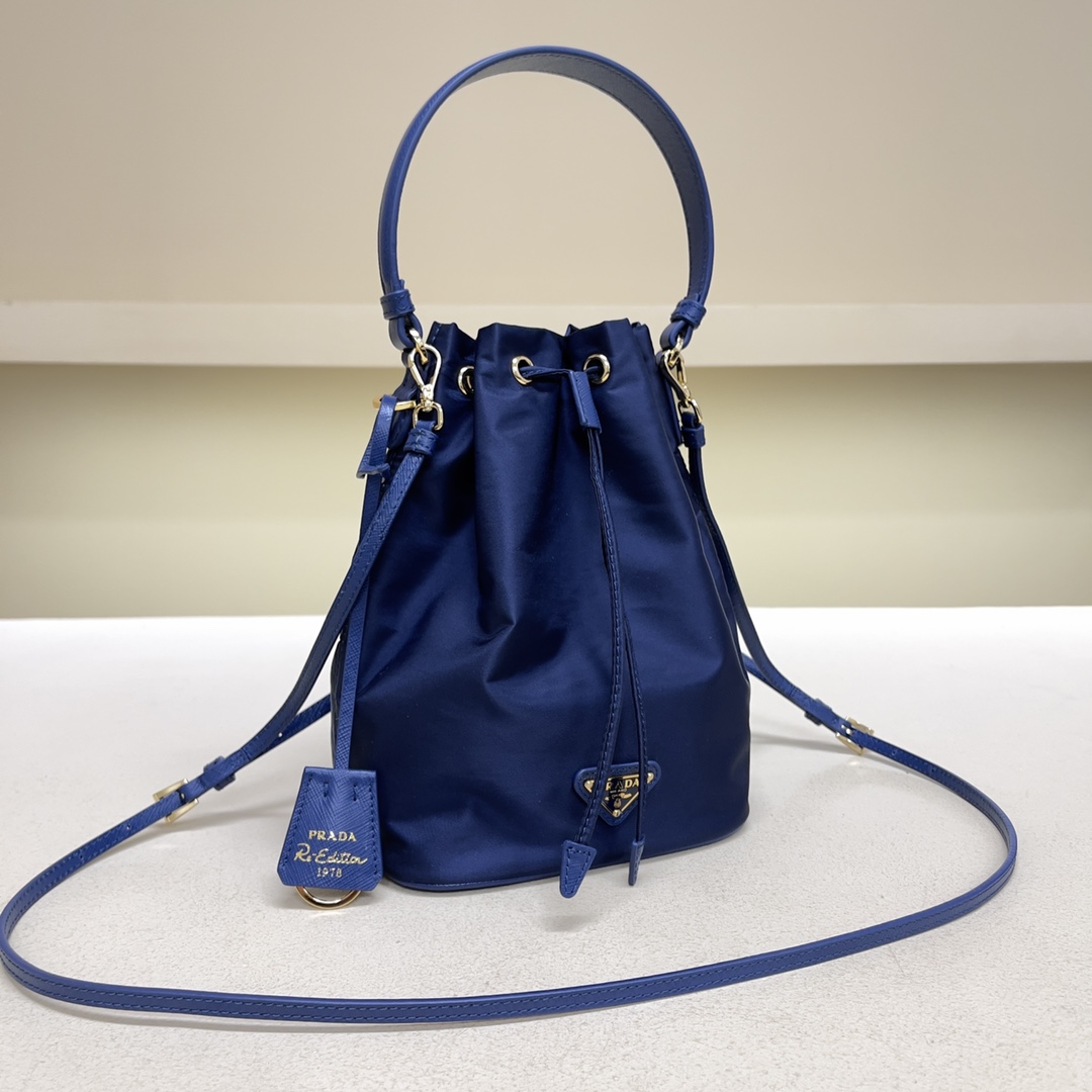 Pra*a re-edition 1978 re-nylon bag