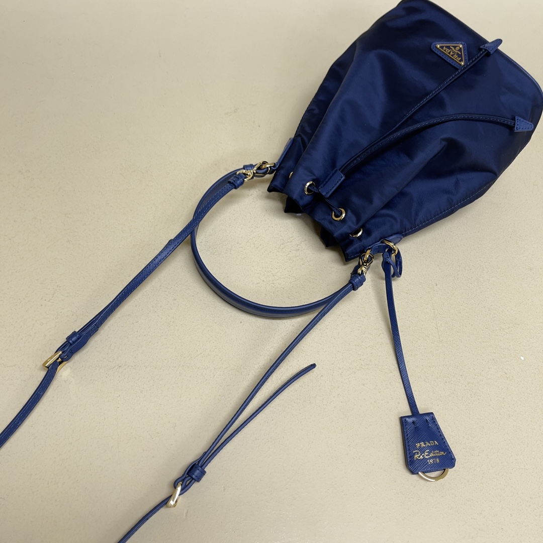 Pra*a re-edition 1978 re-nylon bag